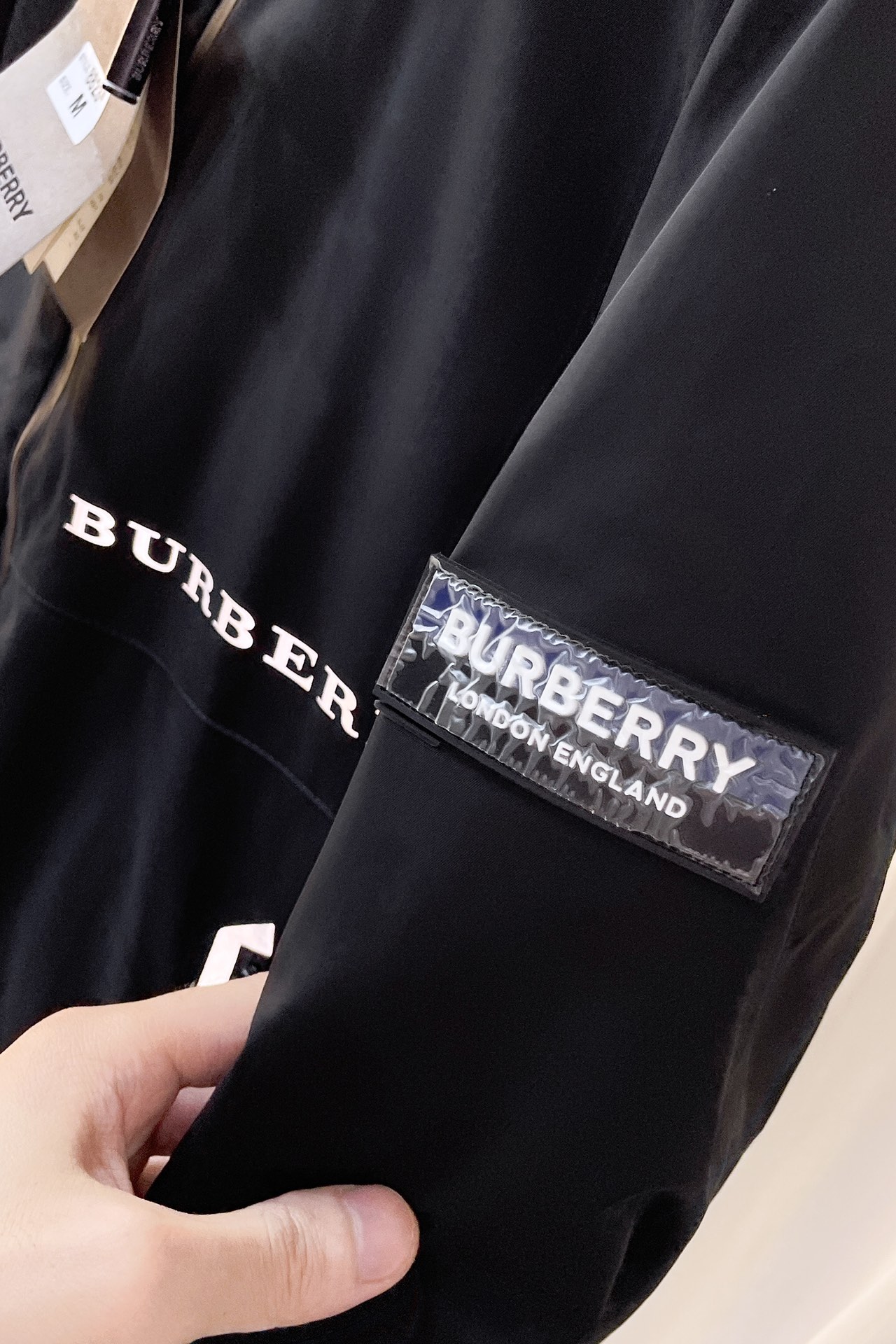 H488BRBURBERRY/巴宝莉男士连帽3M反光羽绒服！英国皇室御用品牌！英国以及欧洲等国的高端限定