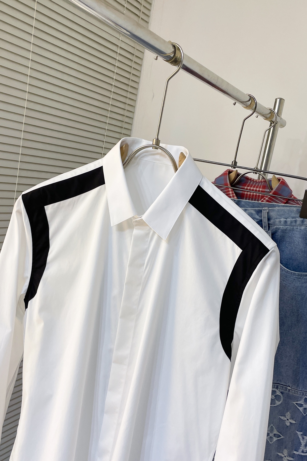 High-End Prada New Long Sleeve Shirt: Custom-Made, Comfortable, Impeccable Design, High Quality. - 图片 5