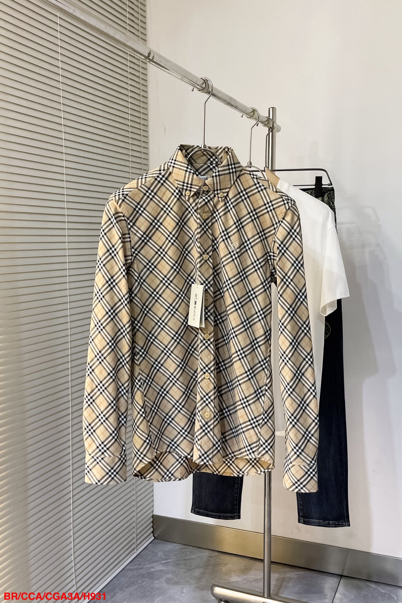 NO:732735,H931 BRburberry 2026 new diagonal plaid collar point button shirt, same style for men and women, purchasing version, S M L XL XXL complete with three standards (),,burberry,burberry,shirts,19860909H931 BRburberry巴宝莉2026新款斜格纹领尖扣衬衫,男女同款,代购版本,S M L XL XXL 三标齐全（）,,burberry,burberry,shirts,,Men's clothing