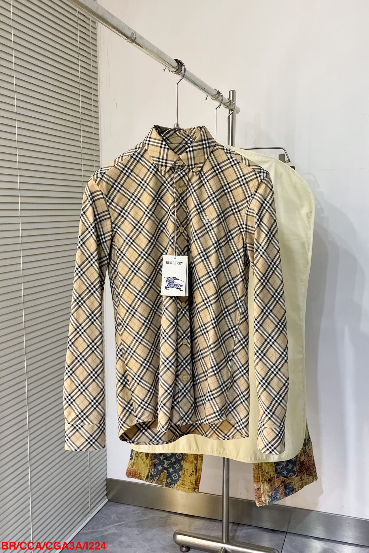 NO:732739,I224 BRburberry 2026 new diagonal plaid collar button-down shirt, same style for men and women, purchasing version, S M L XL XXL complete with three standards (),,burberry,burberry,shirts,19860909I224 BRburberry巴宝莉2026新款斜格纹领尖扣衬衫,男女同款,代购版本,S M L XL XXL 三标齐全（）,,burberry,burberry,shirts,,Men's clothing