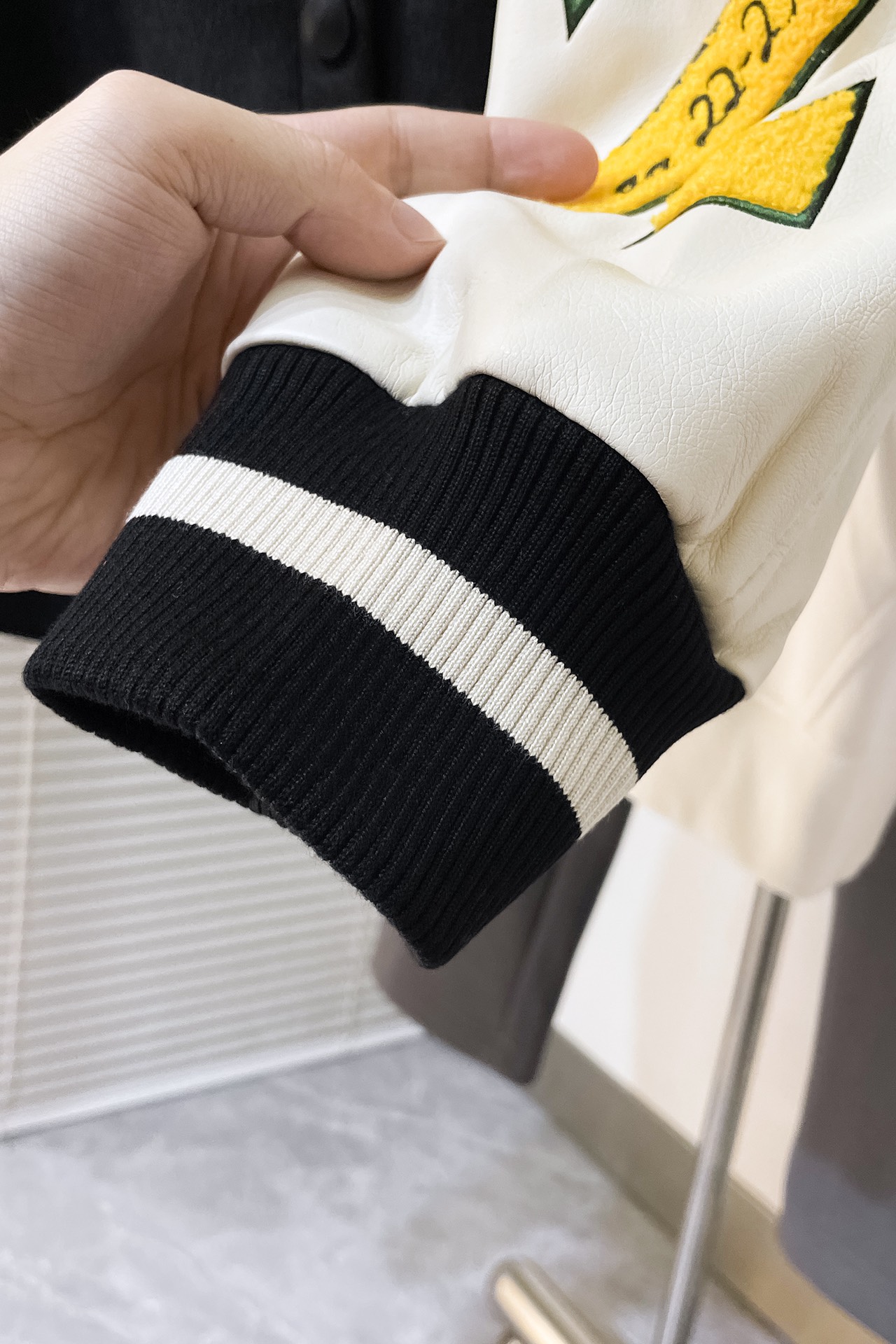   I486 OF🔥Off-White💥独家专供新款刺绣拼接毛呢棒球服外套 高版本⚠️高版本⚠️
定织里