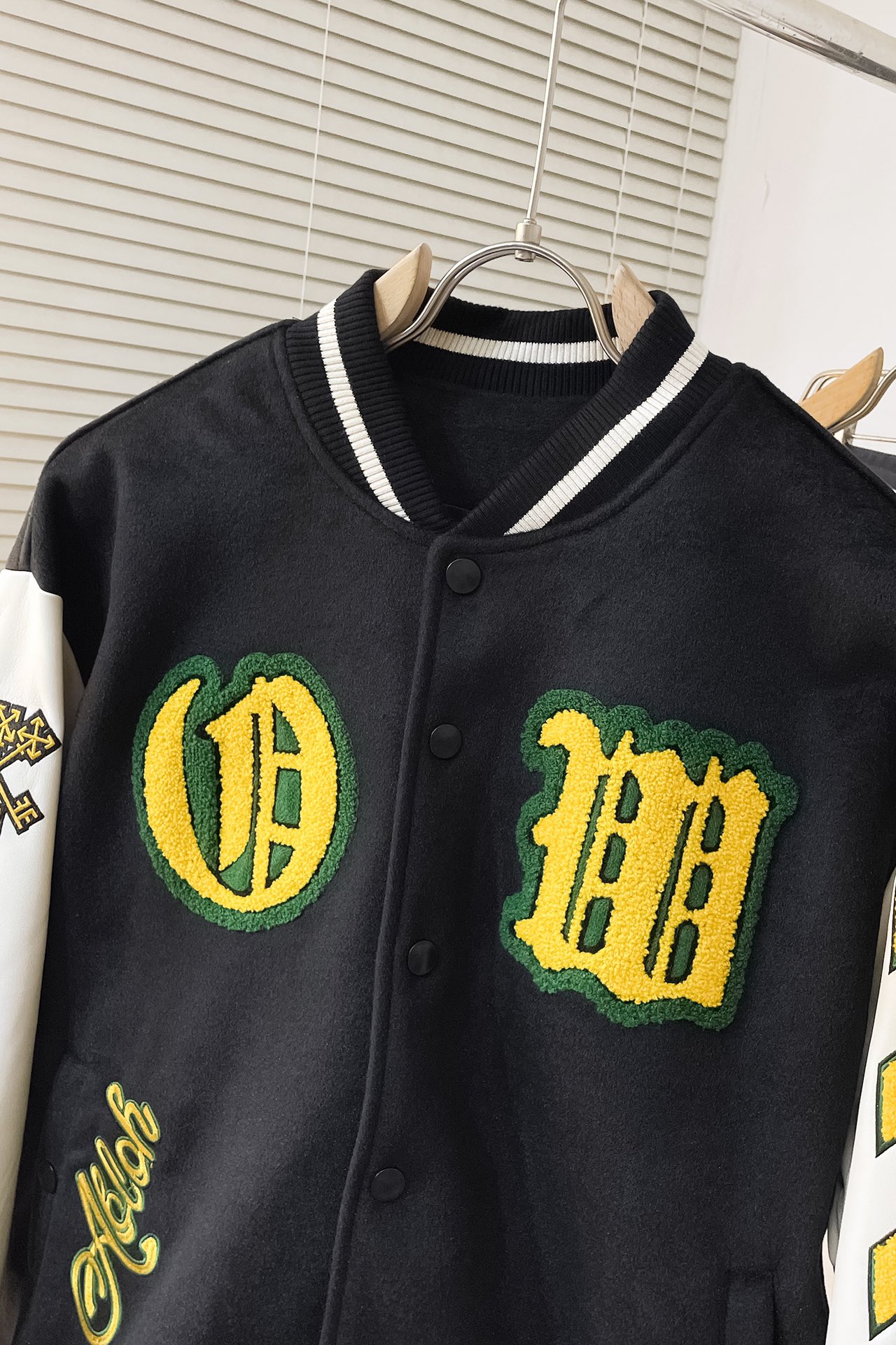   I486 OF🔥Off-White💥独家专供新款刺绣拼接毛呢棒球服外套 高版本⚠️高版本⚠️
定织里