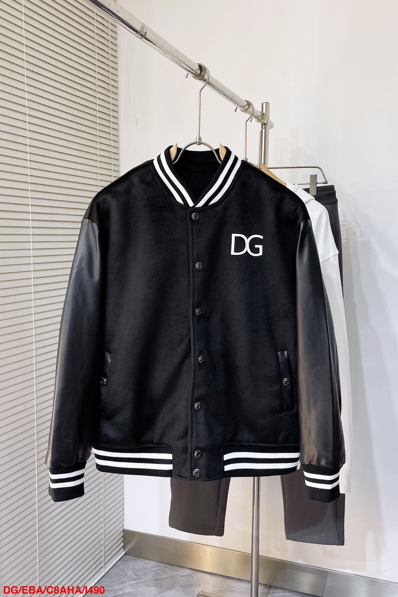   I490 DG 💥杜嘉班纳 独家专供新款刺绣拼接毛呢棒球服外套 高版本⚠️高版本⚠️
定织里布提花面