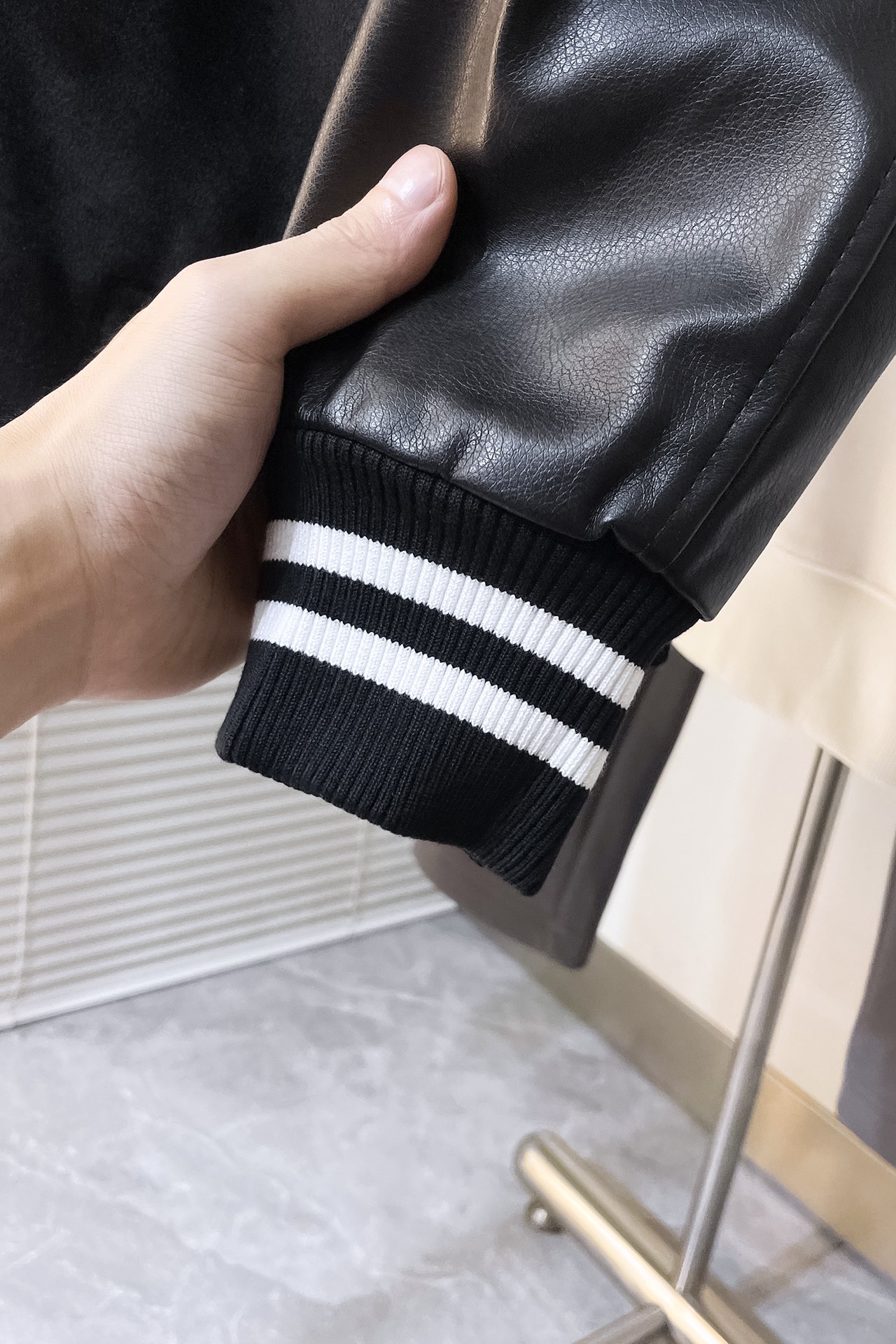   I490 DG 💥杜嘉班纳 独家专供新款刺绣拼接毛呢棒球服外套 高版本⚠️高版本⚠️
定织里布提花面