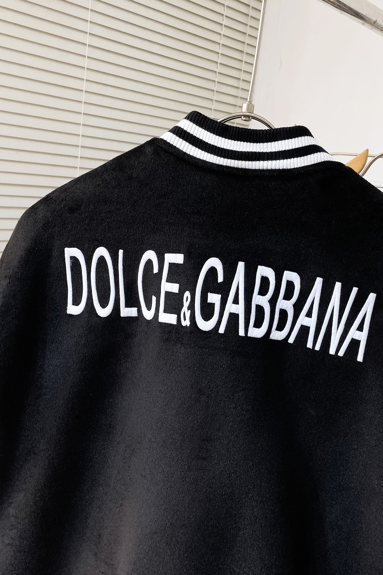   I490 DG 💥杜嘉班纳 独家专供新款刺绣拼接毛呢棒球服外套 高版本⚠️高版本⚠️
定织里布提花面