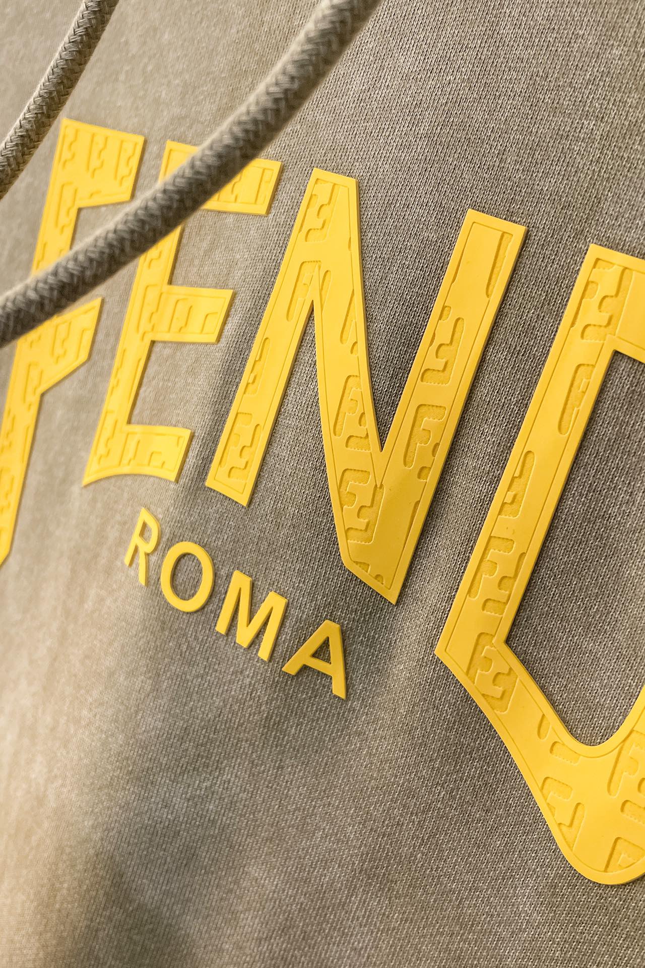   I497 FD🔥Fendi SS秋冬新款连帽卫衣，胸口精致立体印花，袋鼠兜口袋．简单高级不啰嗦！重工