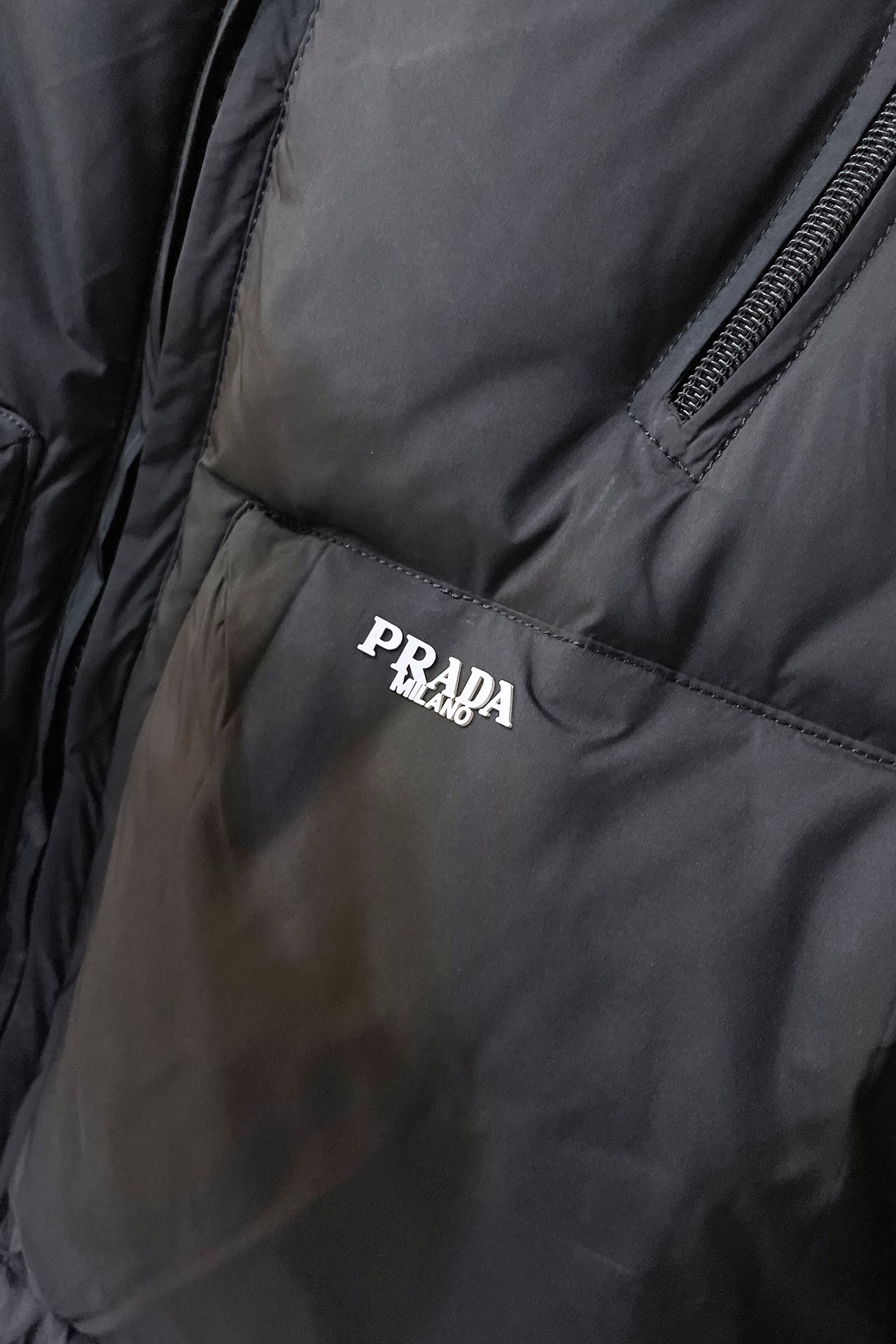 ️️️I575PA羽绒服-Prada普拉达独家专供秋冬新款连帽羽绒服贸易公司渠道稀出降温天气必备的保暖单