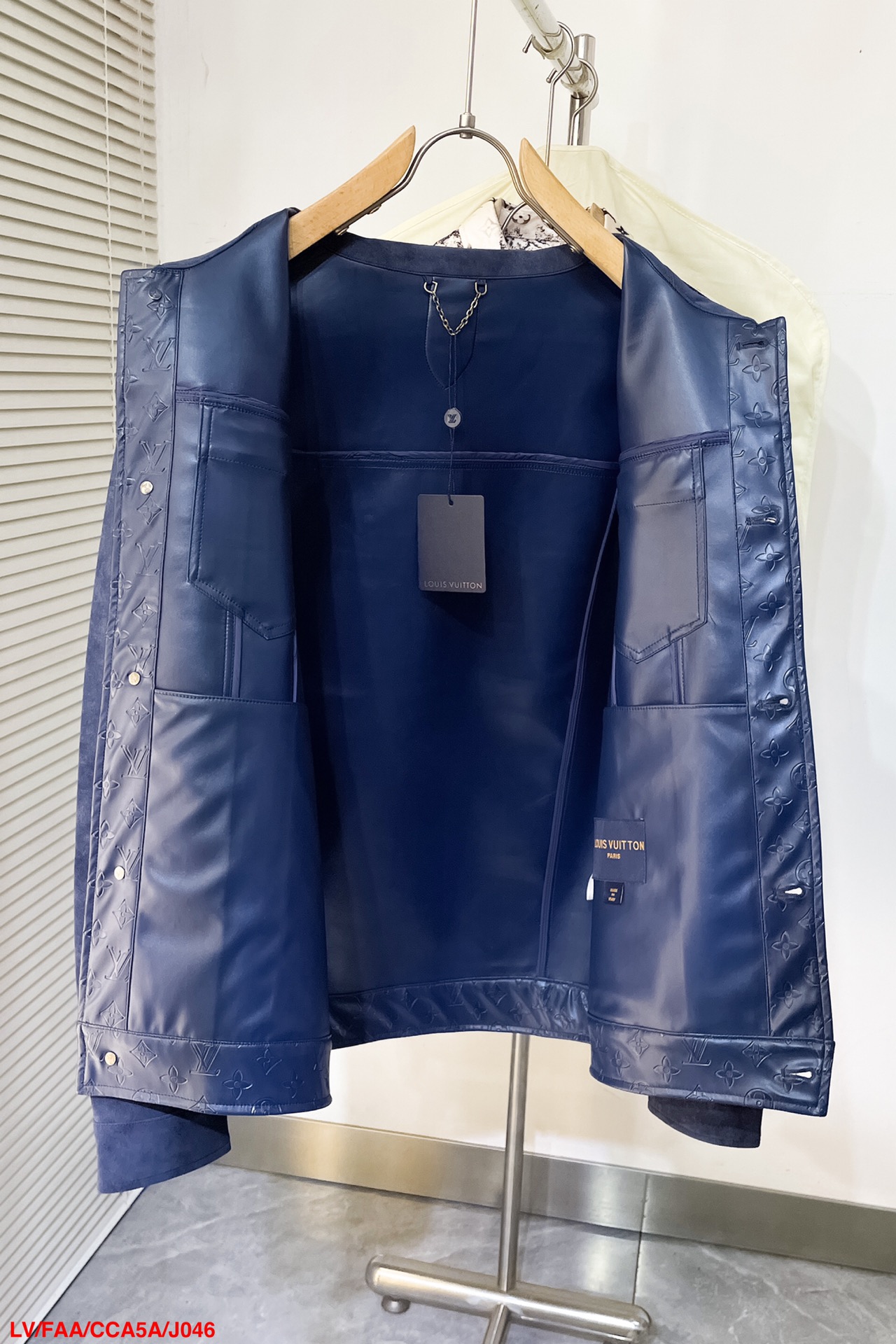 Luxury Leather Jacket with Classic Design and Fine Craftsmanship: A Must-Have for Autumn/Winter - 图片 3