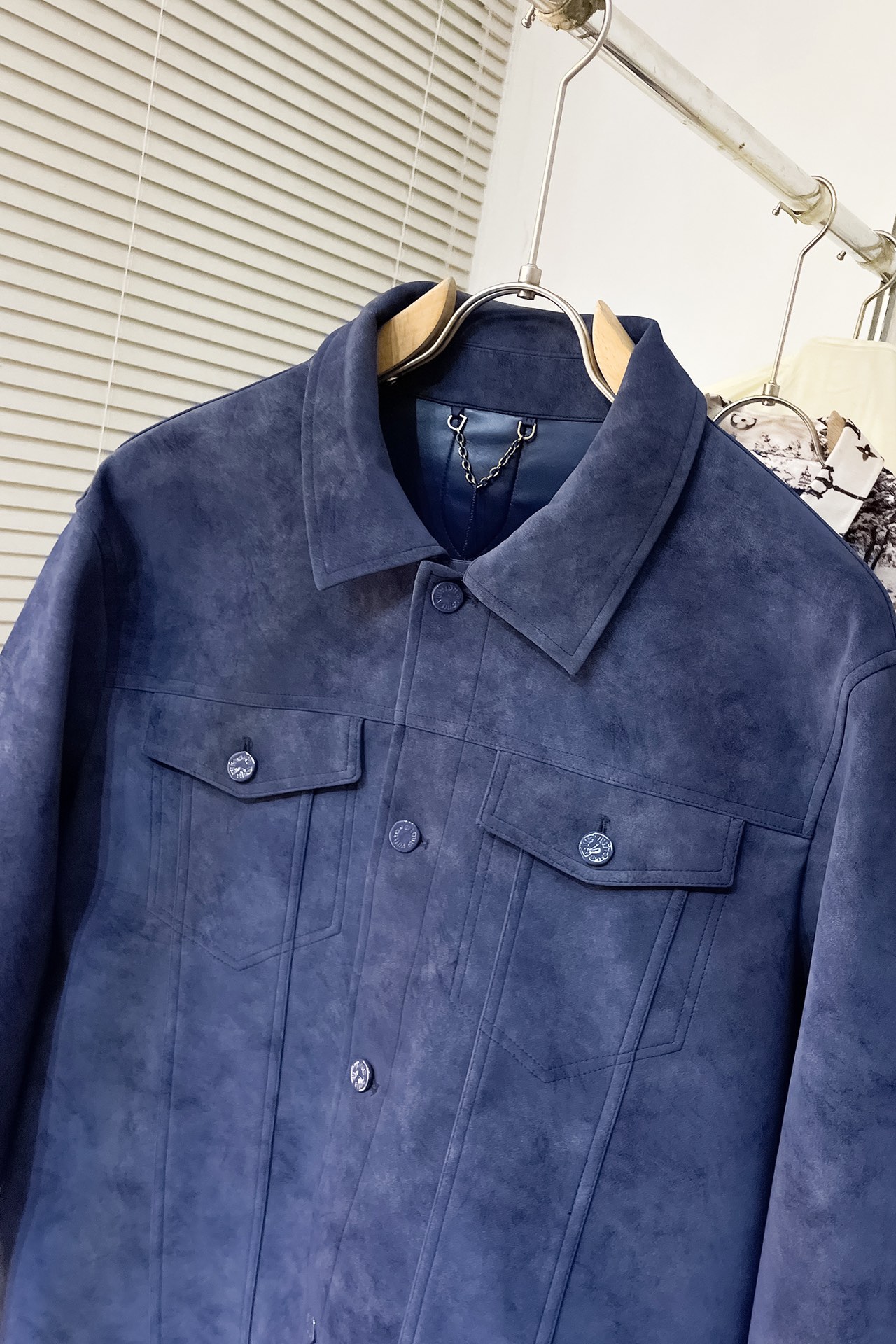 Luxury Leather Jacket with Classic Design and Fine Craftsmanship: A Must-Have for Autumn/Winter - 图片 5