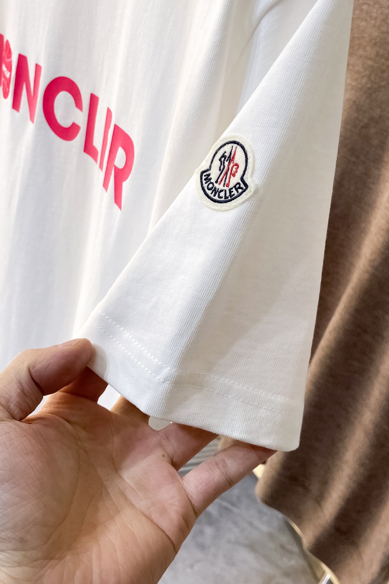  J272 MO🔥moncler 官网新品字母徽标印花圆领加厚短袖T恤，正面胸前缀牌字母设计，打造男士基