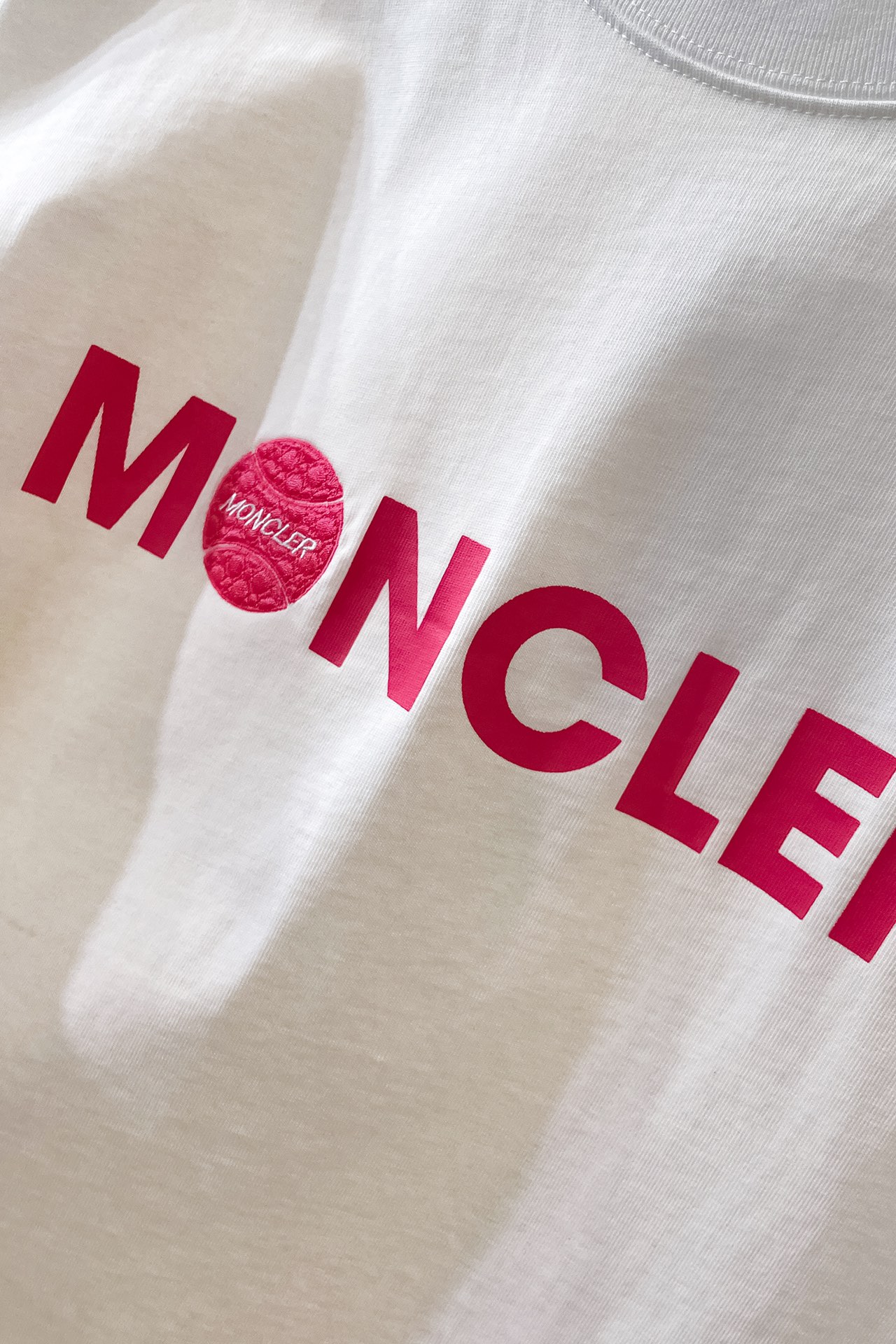  J272 MO🔥moncler 官网新品字母徽标印花圆领加厚短袖T恤，正面胸前缀牌字母设计，打造男士基