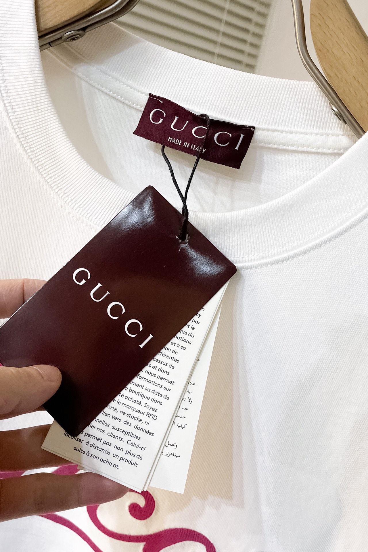  J272 MO🔥Gucci 2025ss早春新款粉色手写logo印花短袖T恤，采用立体印花工艺 区别于