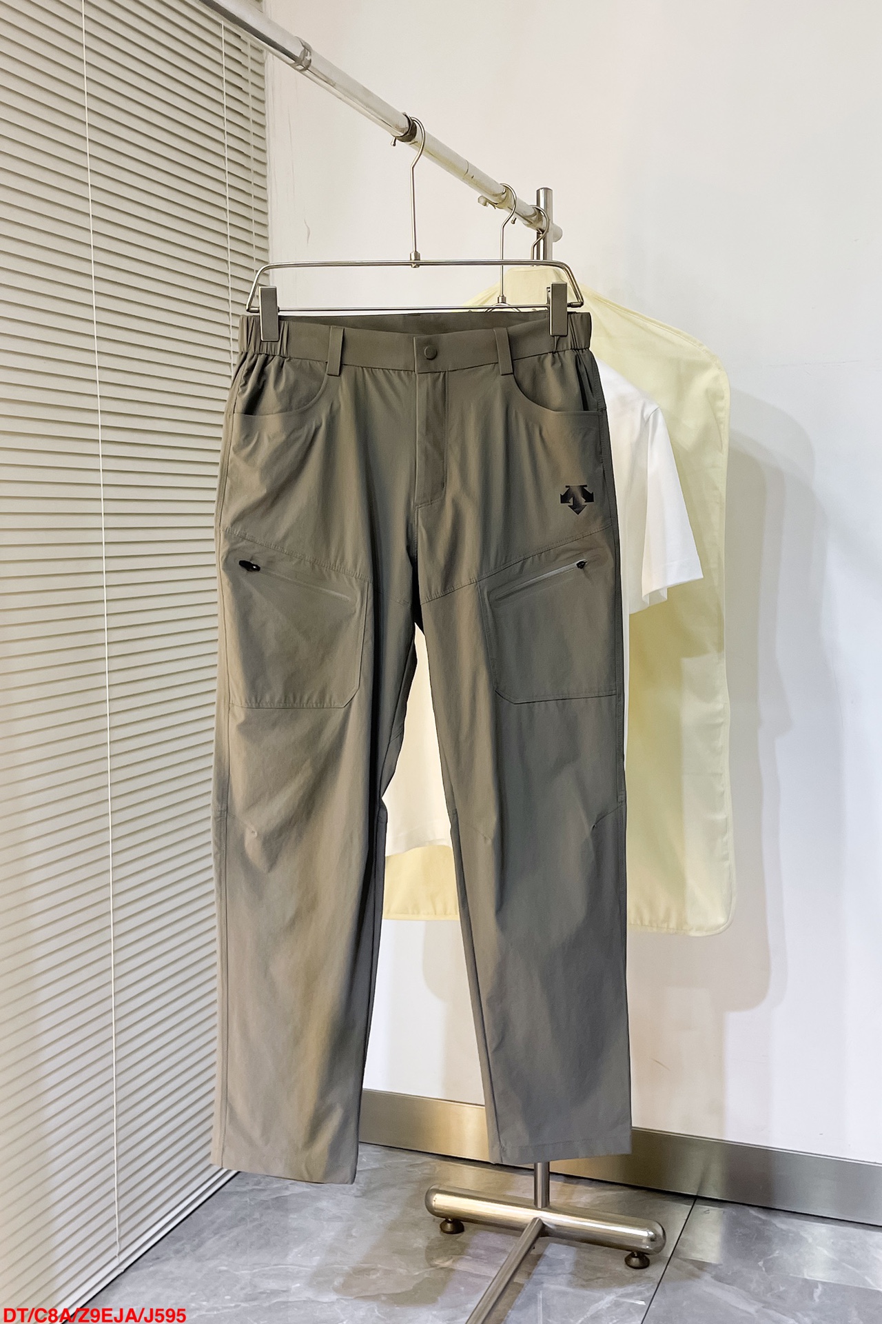 🔥 J595 DT🔥descente 迪桑特 ss秋款男士户外运动休闲裤！客供防水梭织纤维面料．手舒畅亲