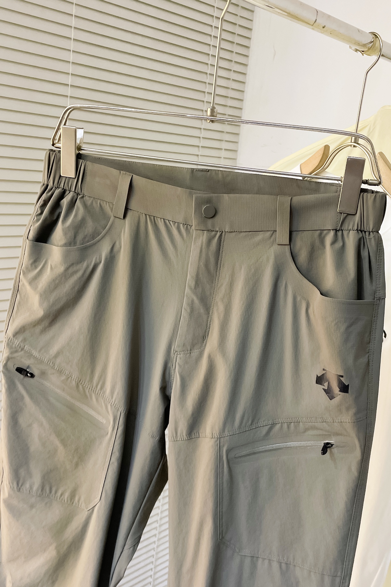 🔥 J595 DT🔥descente 迪桑特 ss秋款男士户外运动休闲裤！客供防水梭织纤维面料．手舒畅亲