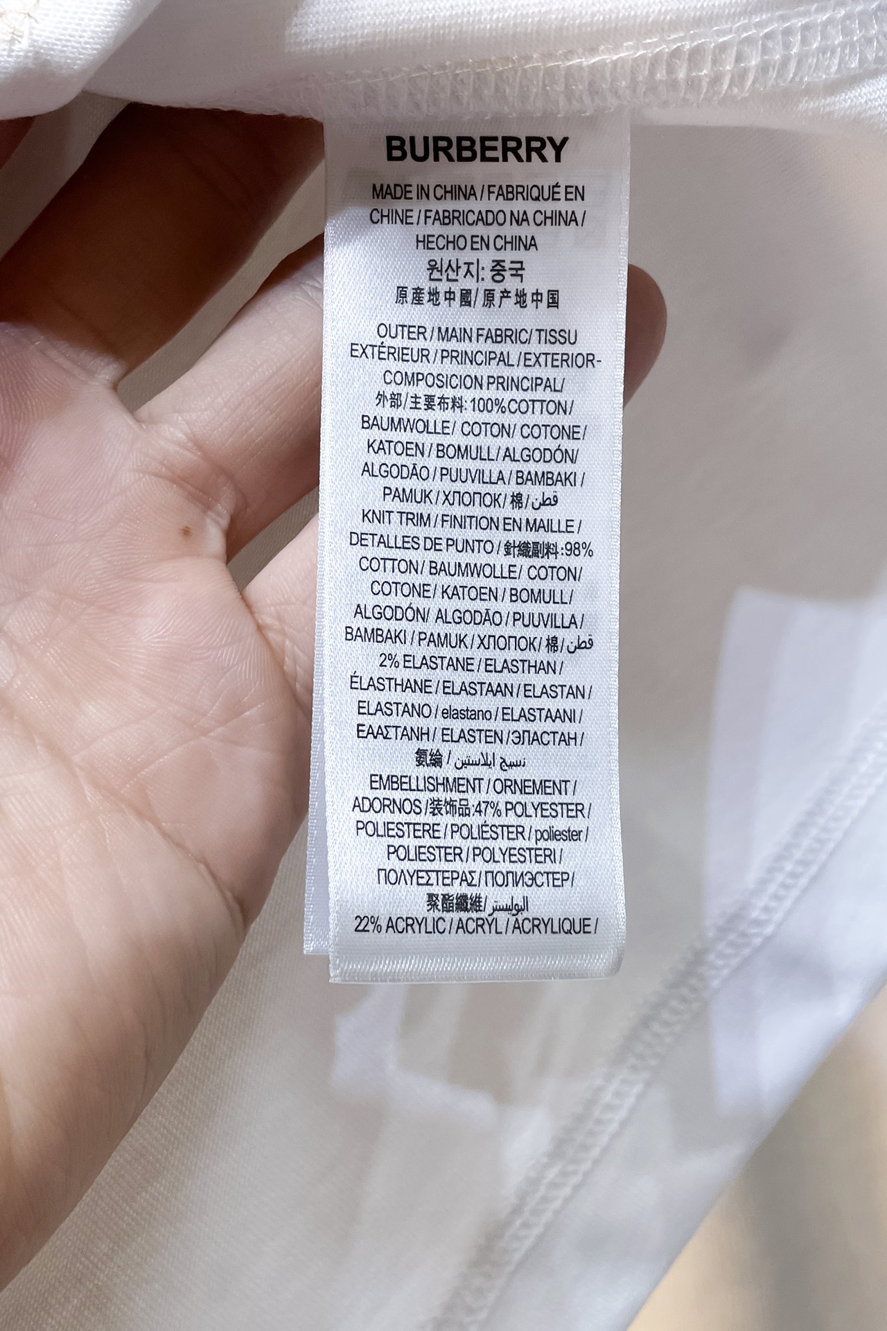  J551 BR🔥BBR  25ss早春新款T 恤衫，选用平织棉面料打造，呈现修身版型。圆领款式，饰牌贴