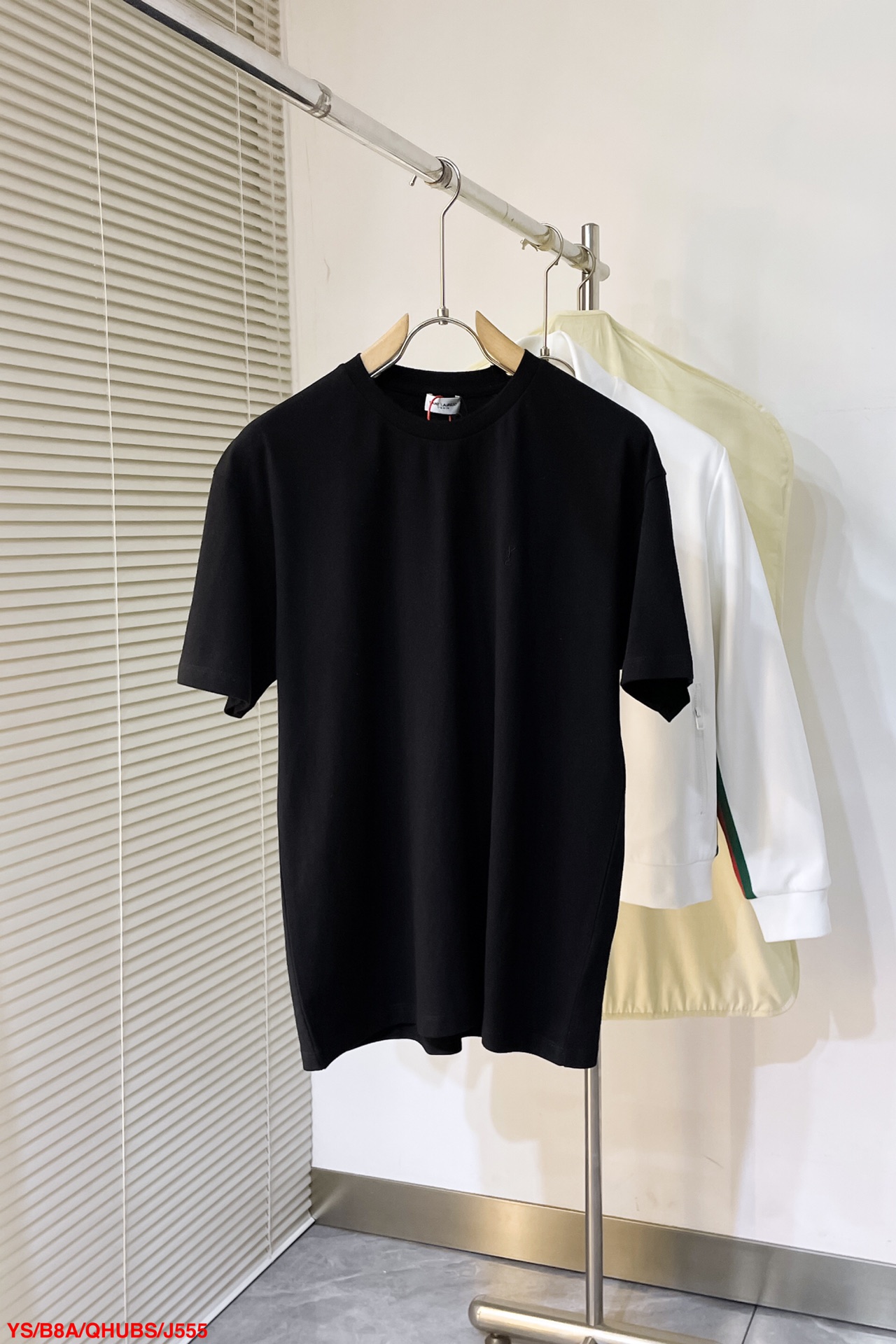 🔥 J555 YS🔥YSL SaintLaurent 圣罗兰标识刺绣短袖
定制花灰双珠净雅精棉，标志性Y