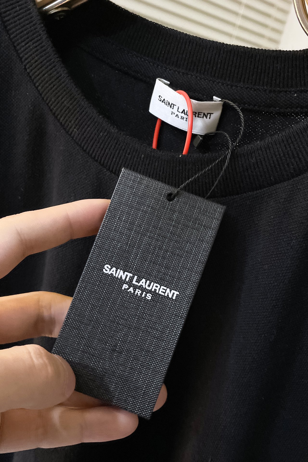 🔥 J555 YS🔥YSL SaintLaurent 圣罗兰标识刺绣短袖
定制花灰双珠净雅精棉，标志性Y