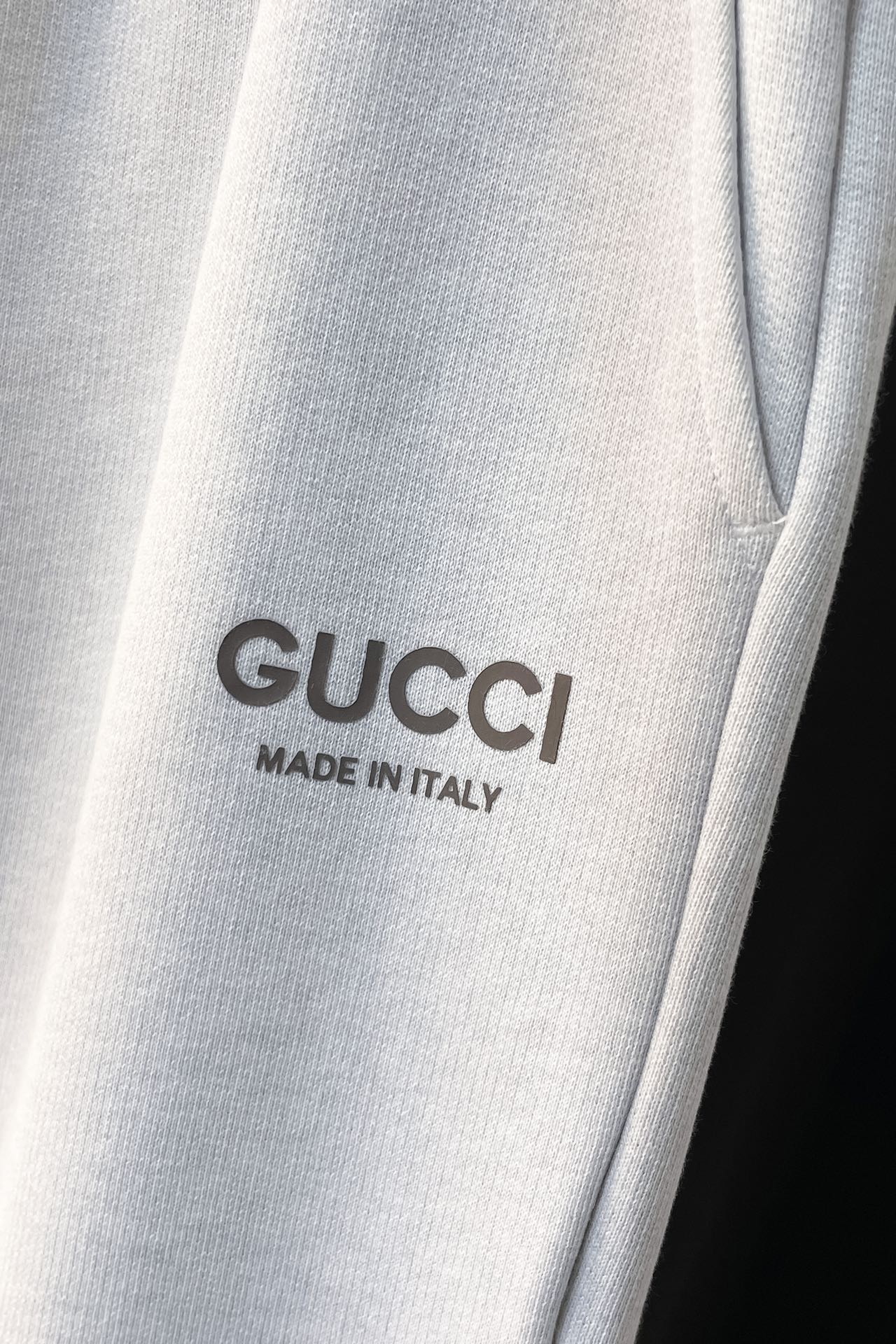 🔥 J602 GU🔥GUCCI 2025SS早春字母标识印花灰色毛圈棉卫裤，25早春运动速脚，舒适透气的