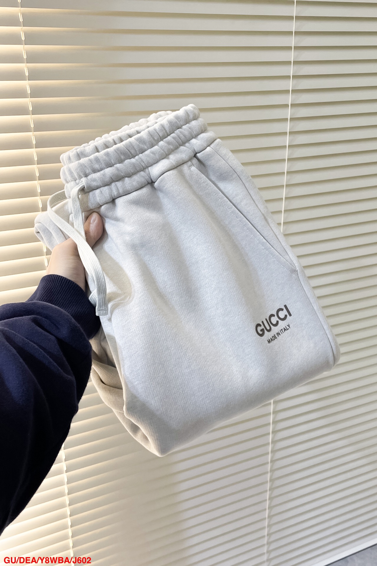 🔥 J602 GU🔥GUCCI 2025SS早春字母标识印花灰色毛圈棉卫裤，25早春运动速脚，舒适透气的