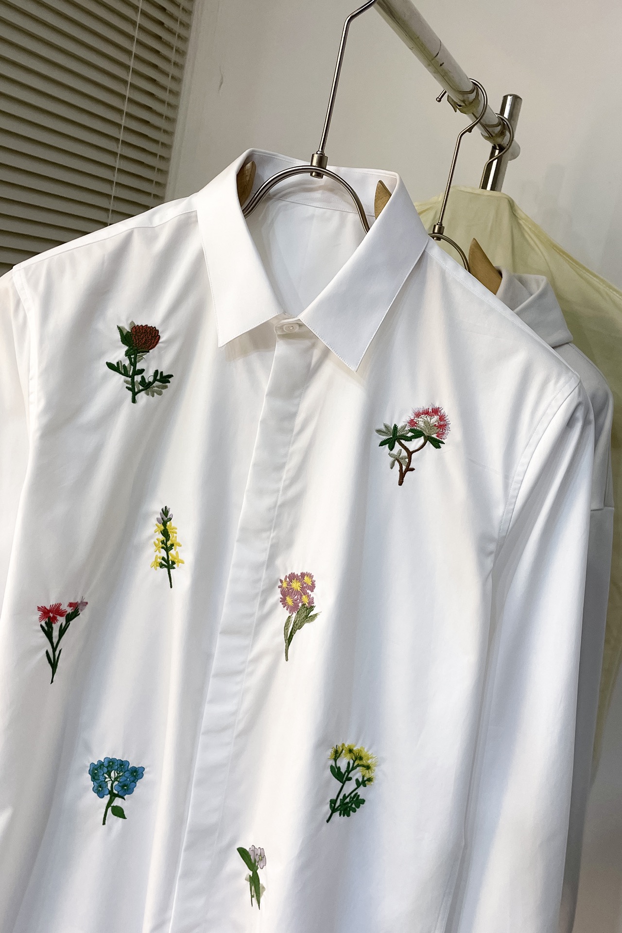 High-End Custom-Made Long Sleeve Shirt with Brand Element Design, Exceptional Quality - 图片 4