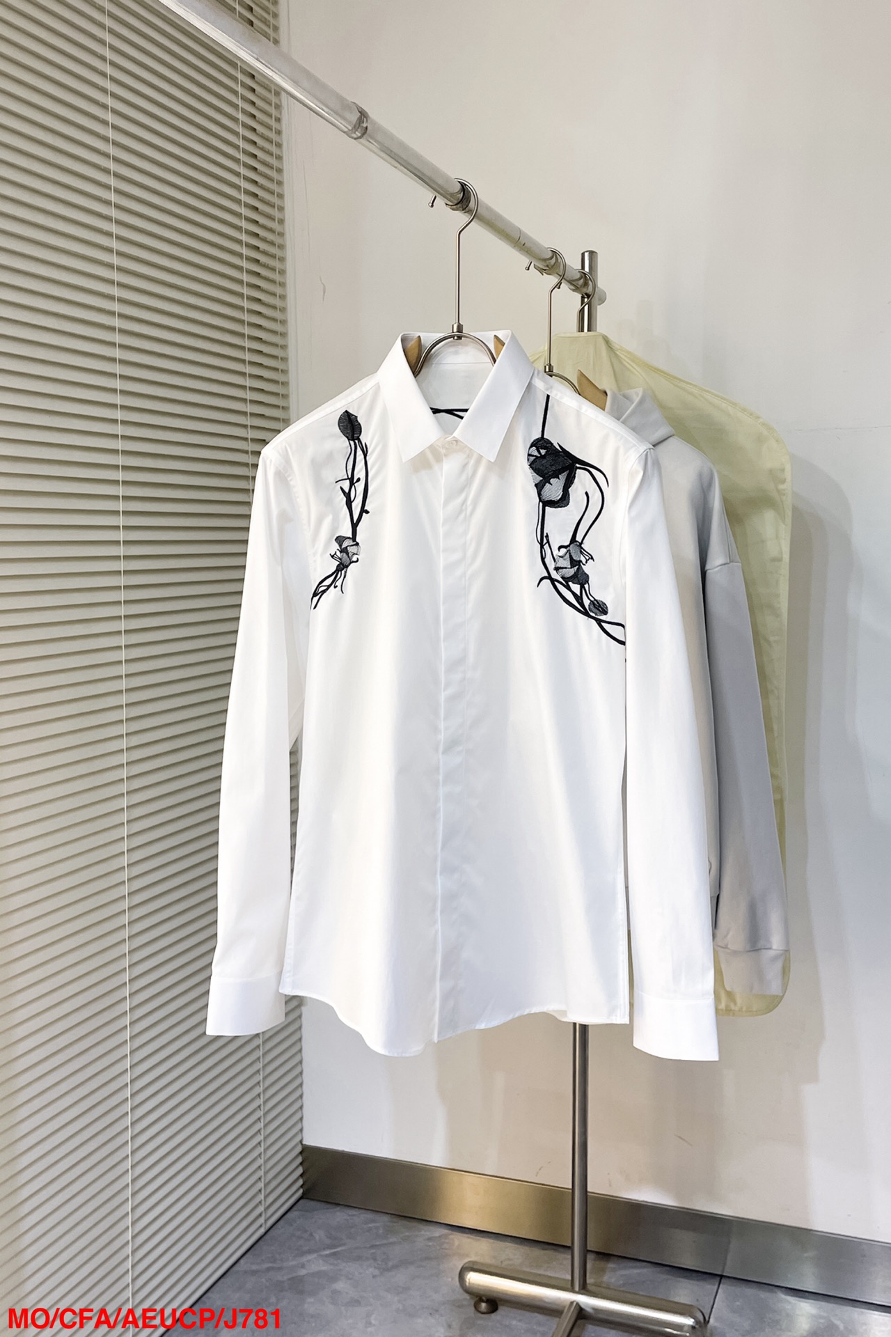 McQueen Advanced Quality Shirt: 100% Cotton, Comfortable, Luxurious, Perfect for Men’s Wardrobe - 图片 1