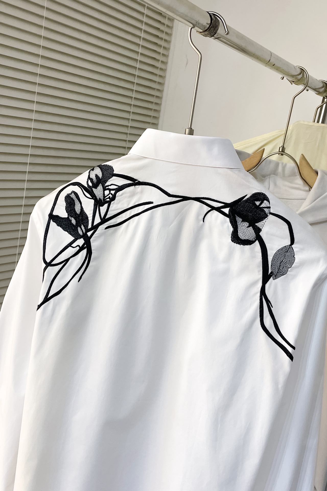 McQueen Advanced Quality Shirt: 100% Cotton, Comfortable, Luxurious, Perfect for Men’s Wardrobe - 图片 8