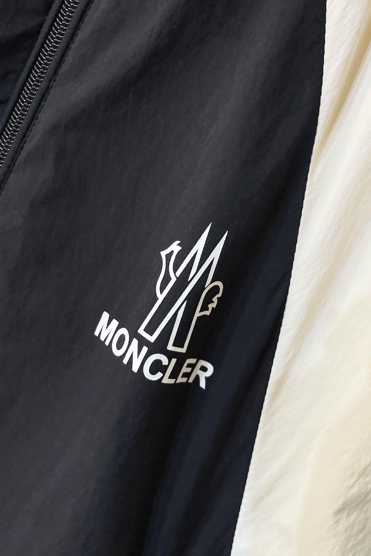  K070 MO🔥Moncler 2025ss早春新款发布立领夹克外套，春季爆款外套，穿上就是舒适自在又