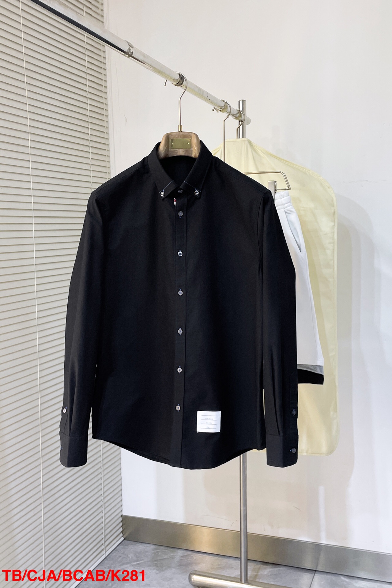 Alternative view of Shirt K281 09723