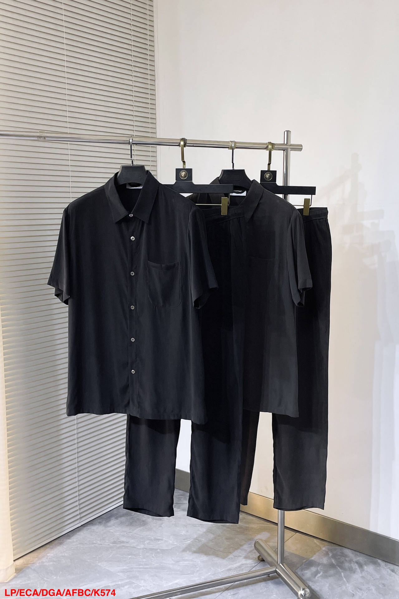 NO:128713,Top P K574 LP Loro Piana's latest summer must-have shirt set for men, Lutai cotton, light and flowing, comfortable and breathable, original single product, original fabric, soft and comfortable, high-end and luxurious, enough, the level of the scene Size M-3XL can be sold,,loro piga,loro piga,shirts,alexander wang19860909上衣 裤子P K574 LP Loro Piana家最新夏款男士必备款衬衫套装,鲁泰棉,轻盈飘逸 舒服透气,原单狠货,原版面料,柔软舒适,上身高端又奢华,足够 场面的档次 尺码M-3XL 可拆卖,,loro piana,loro piana,shirts,alexander wang,Men's clothing