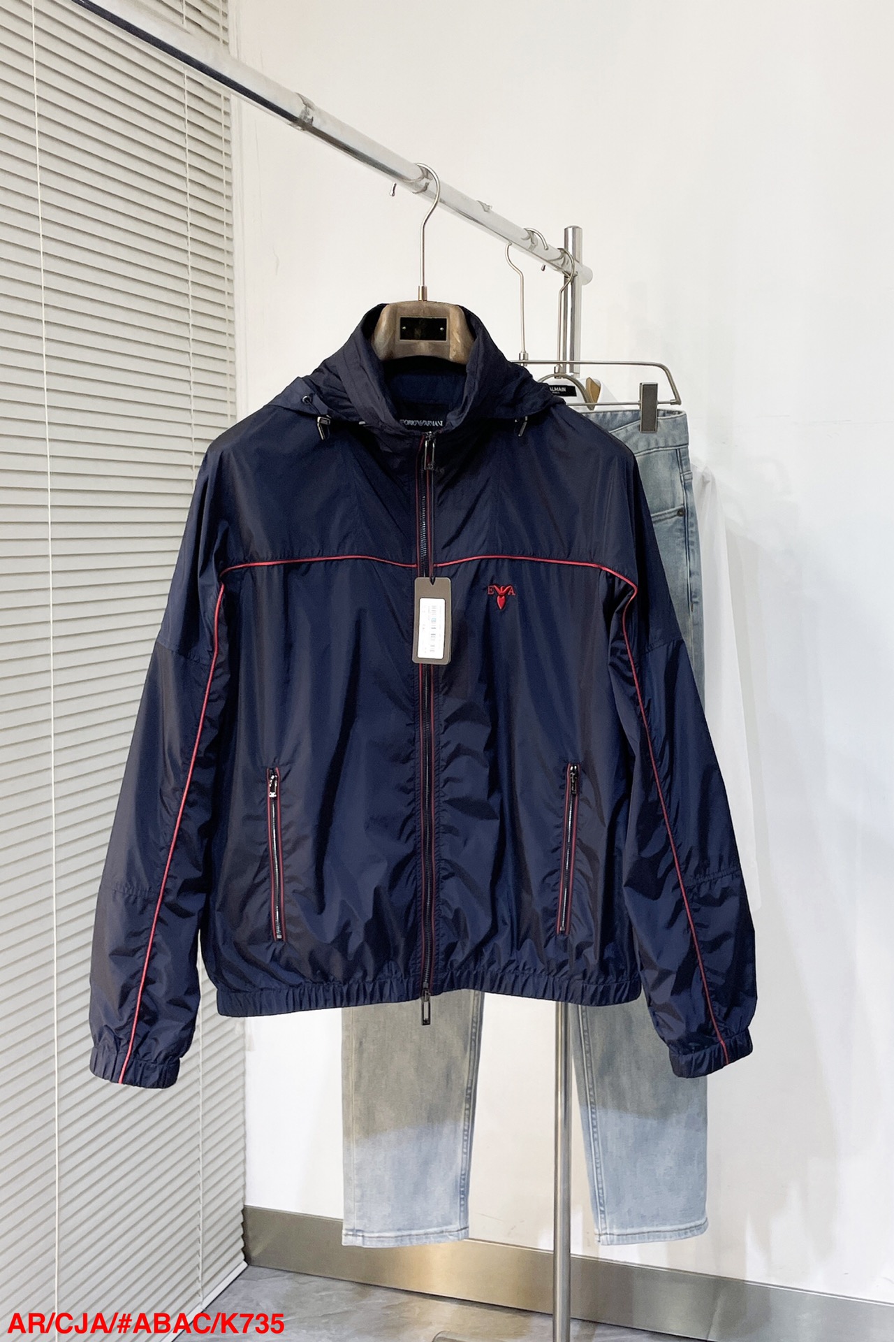 NO:130516,K735 AREMPORIO ARMANI, 25SS new EA spring and autumn thin hooded. Can accommodate collar. Size 48, 50, 52, 54 complete three standards, Armani, hats, alexander wang19860909K735 AREMPORIO ARMANI ,25SS新款 EA春秋薄款连帽.可收纳衣领 尺码48,50,52,54三标齐全,,armani,hats,alexander wang,Men's clothing