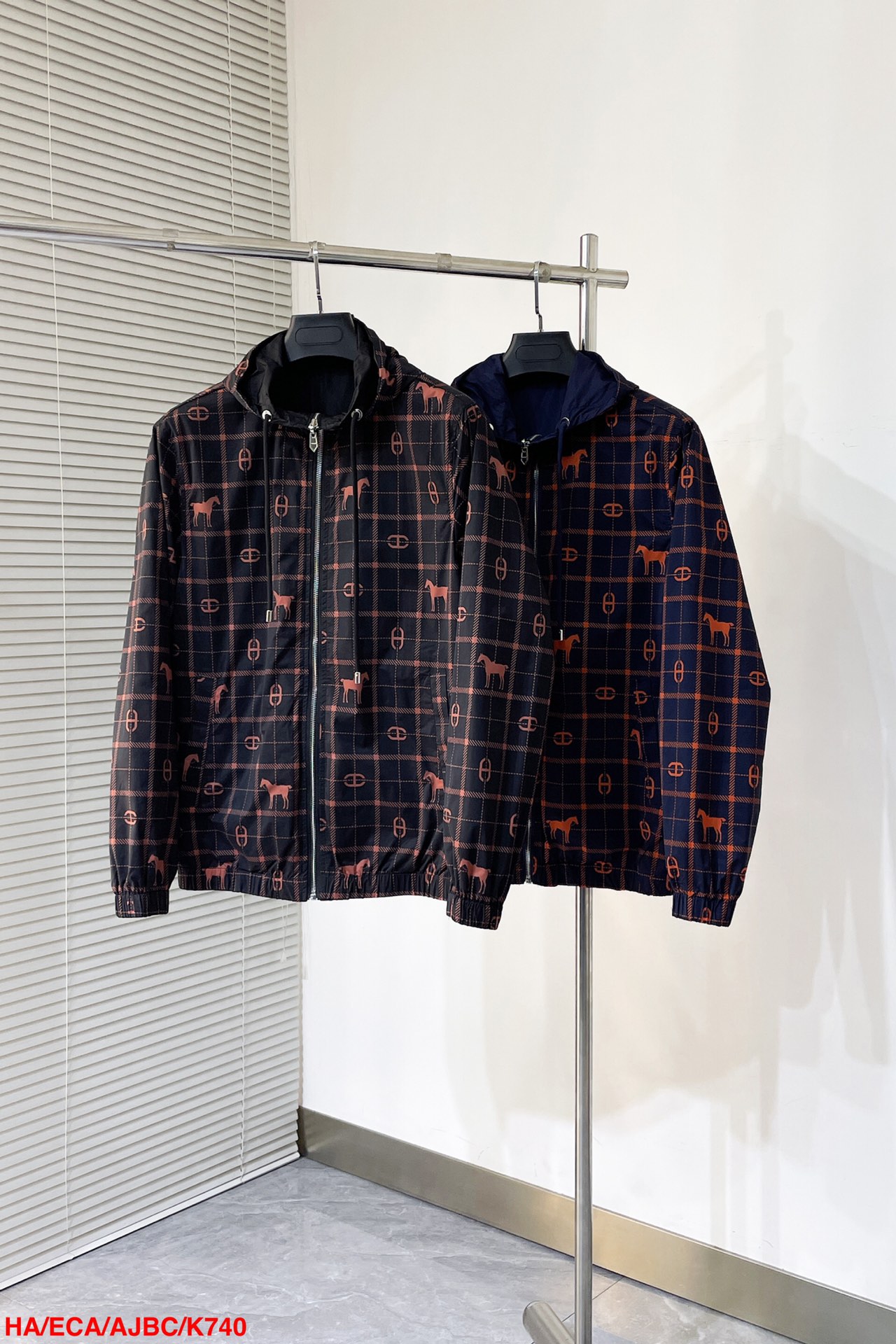 NO:128719,K740 HA Hermes is the same as the official website, released in advance!  2025ss Spring New Men's Jacket, original single three-standard full high-end version!  Customized fabric for counter, breathable and comfortable, impeccable details, brand elements design concept, reflecting high quality. Size M-2XL, double-sided wear, hermes, jackets & coats, jackets & coats, alexander wang19860909K740 HA爱马仕 官网同款,提前发售！2025ss开春新款男士夹克外套,原单三标齐全高端版本！专柜定制面料 透气舒适度高,细节无可挑剔,品牌元素设计理念,体现高品质.手感细腻柔软 尺码M-2XL 双面穿,,hermes,jackets & coats,jackets & coats,alexander wang,Men's clothing