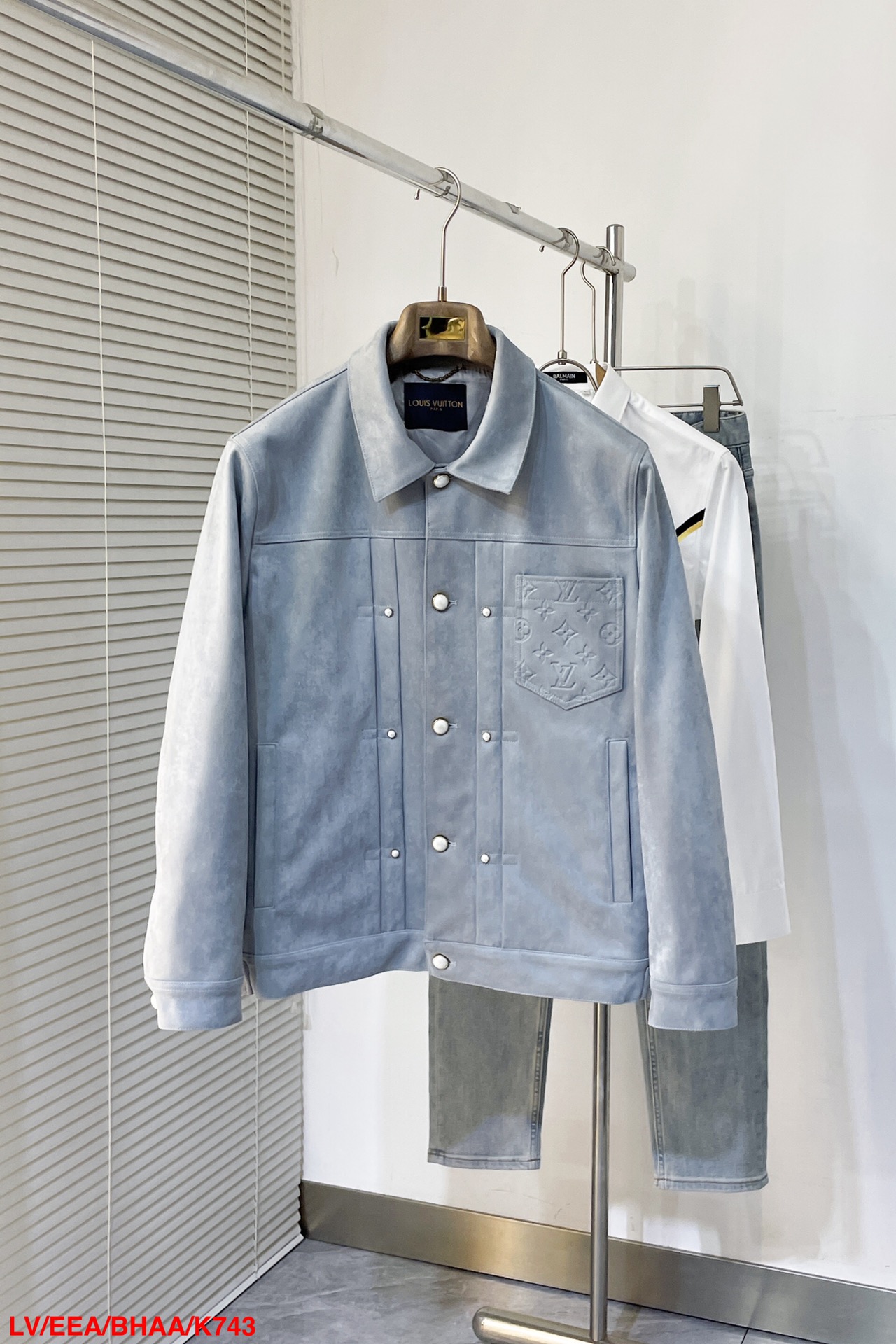 NO:128728,K743 LV Louis Vuitton 2025 men's pocket suede, carefully crafted with suede leather, classic style, highlighting novelty, while also enhancing the fashion sense of the style, highlighting the classic charm, and creating a refined look. The overall style is a relaxed and casual style, customizing the inner lining of the same color, and developing the full quality. Size M-2XL is complete with three standards,,louis vuitton,louis vuitton,chamois leather,alexander wang19860909K743 LV路易威登 2025男士口袋麂皮绒,采用麂皮绒皮革精心制作,经典版型,凸显新意同时也能提升款式的时尚感,彰显经典魅力,打造精致造型.整体是一件轻松随意、易于穿搭的式,定制同色系内里,全品相开发 尺码M-2XL 三标齐全,,louis vuitton,louis vuitton,chamois leather,alexander wang,Men's clothing