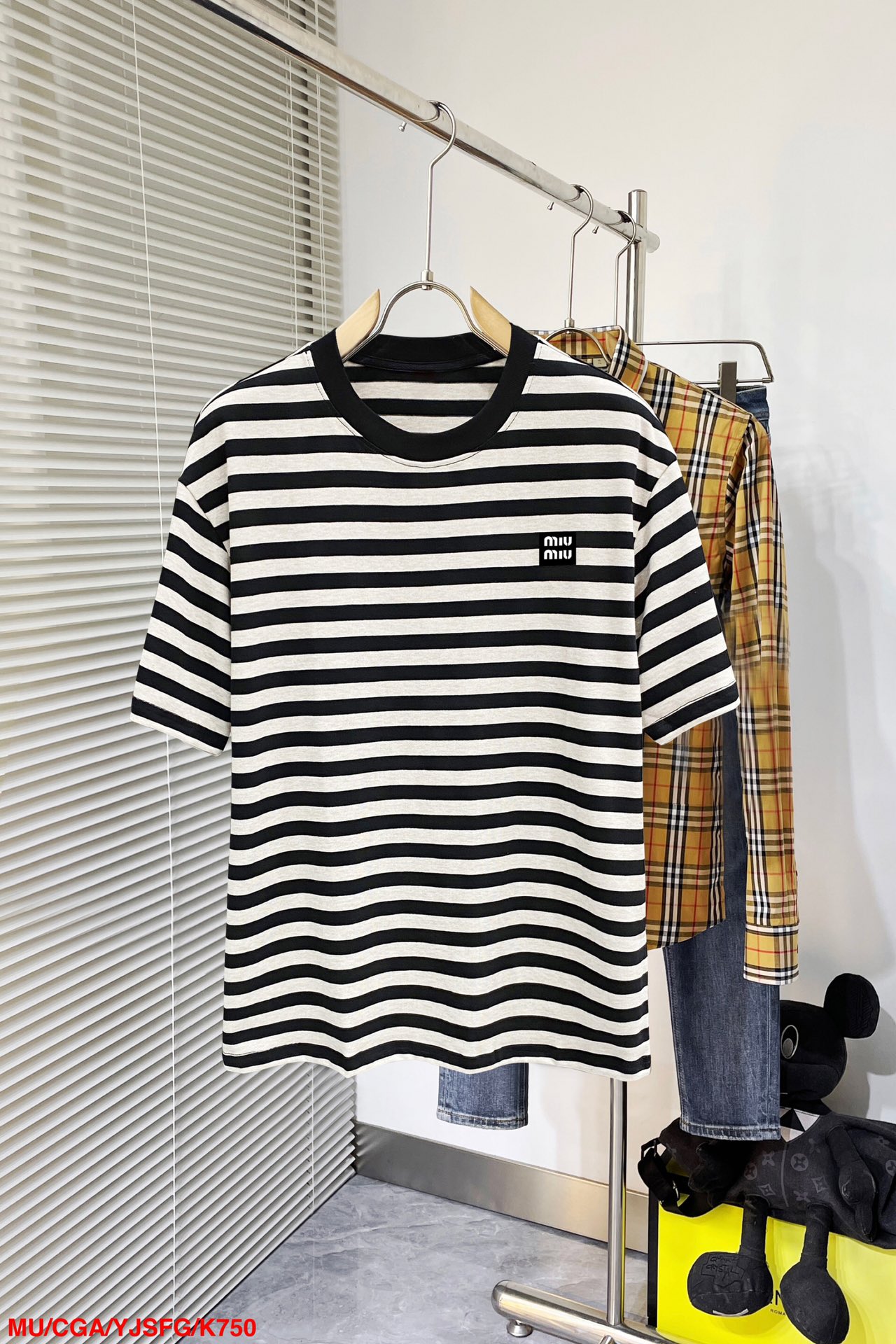 NO:128679,K750 MU Miu Miu 25 official website is released simultaneously. European and American trends. Washing layering process. Washing pure cotton fabric. Striped lines. Improve grade. Soft, comfortable and delicate. Improve grade. The loose style makes you look more elegant. M-3XL (height and weight are provided by orders),,miumiu,alexander wang19860909K750 MU Miu Miu 25官网同步发售 欧美流行趋势 洗水分层工艺 洗水纯棉面料 条纹线条搭配 提升档次 柔软舒适细腻 提升档次 宽松版型更显气质.M-3XL（下单提供身高体重）,,miumiu,alexander wang,Men's clothing