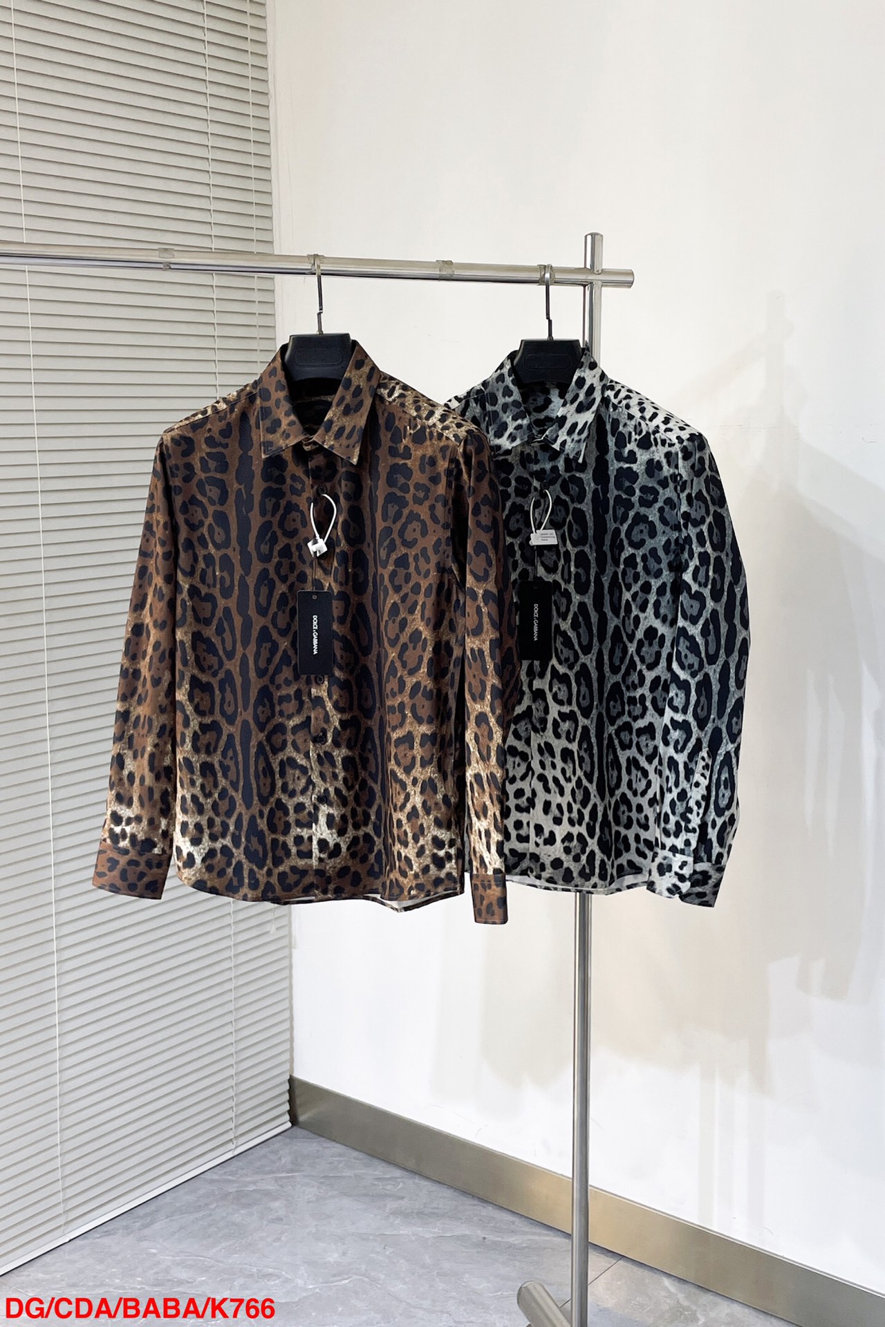 NO:128718,K766 DG Dolce & Gabbana 25Ss spring and summer new style leopard print exclusive high-end production!  Customized heavy silk, design and vacation and leisure are all very good choices, fashionable and simple matching is also very outstanding. Size M-3XL is complete with three standards, Dolce&Gabbana, Dolce&Gabbana, real silk, alexander wang19860909K766 DG 杜嘉班纳 25Ss春夏新款 豹纹印花独家高版出品！定制重磅真丝,设计度假休闲都是非常不错的选择,时尚入款 简单搭配也很出圈 尺码M-3XL 三标齐全,,Dolce&Gabbana,Dolce&Gabbana,real silk,alexander wang,Men's clothing