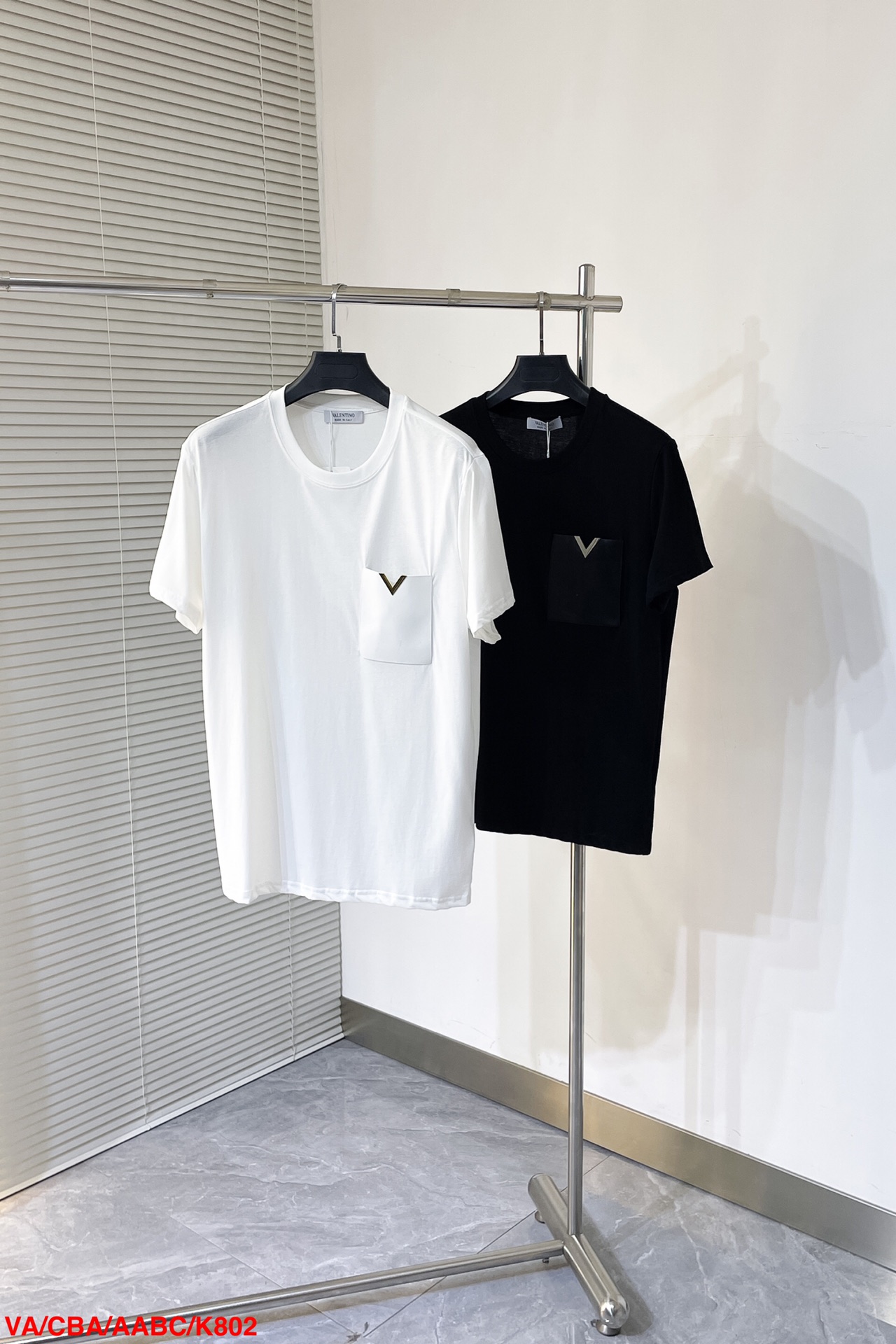 NO:130525,K802 VA Valentino/VALE short-sleeved T-shirt fabric 300g double yarn cotton rib 320g heavy Solona 1*1 trendy brand craft imported hardware pocket leather S-XL complete three standards, valentino, valentino, T-shirt, tees, t-shirt, alexander wang19860909K802 VA 华伦天奴/VALE短袖T恤 面料300克重双纱棉 罗纹320克重索络纳1*1潮牌 工艺进口五金口袋贴皮 S-XL 三标齐全,,valentino,valentino,T-shirt,tees，t-shirt,alexander wang,Men's clothing
