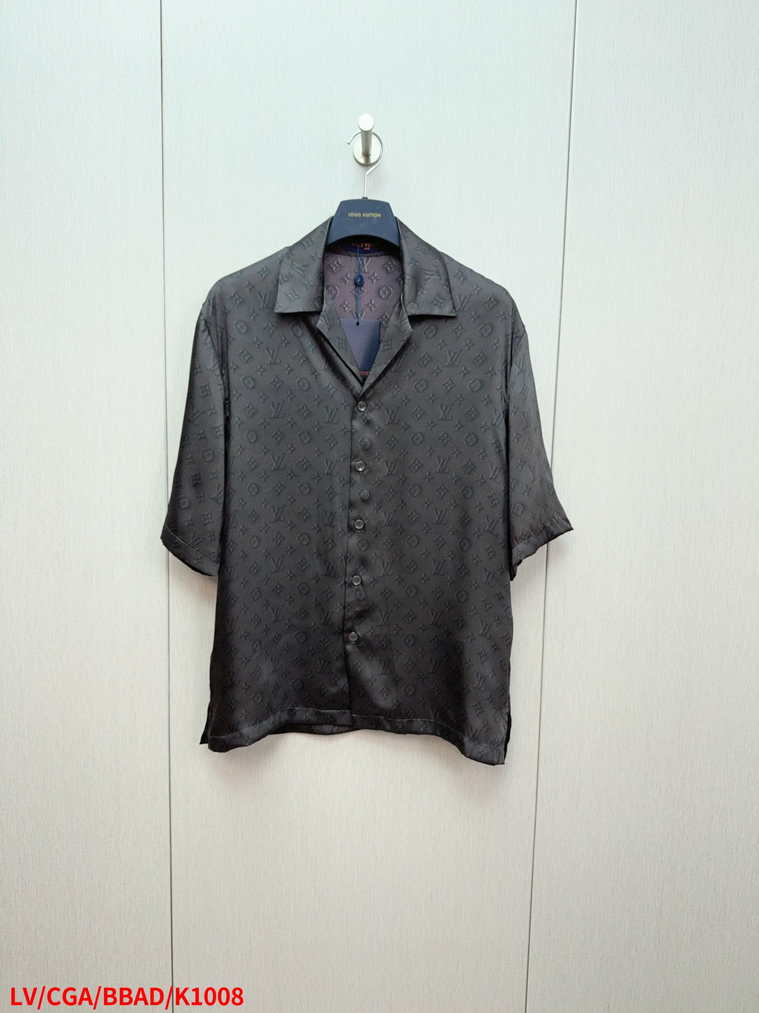 NO:132021,K1008 LV Louis Vuitton men's top organic silk medium-brown print Monogram, 2025 spring and summer new product, mulberry silk pearlescent button front closure full-frame logo print, front center parallel repetition, fine workmanship, complete three-standard, 11 restore authentic, can be matched with the same shirt Size S-XL complete three-standard,,louis vuitton,louis vuitton,shirts,alexander wang19860909K1008 LV路易威登男士上衣有机丝绸中棕印花Monogram,2025春夏新品, 桑蚕丝 珠光纽扣前襟 全幅标识印花,前中对位复花,做工精细,三标齐全,11还原正品,可搭配同款衬衫 尺码S-XL 三标齐全,,louis vuitton,louis vuitton,shirts,alexander wang,Men's clothing