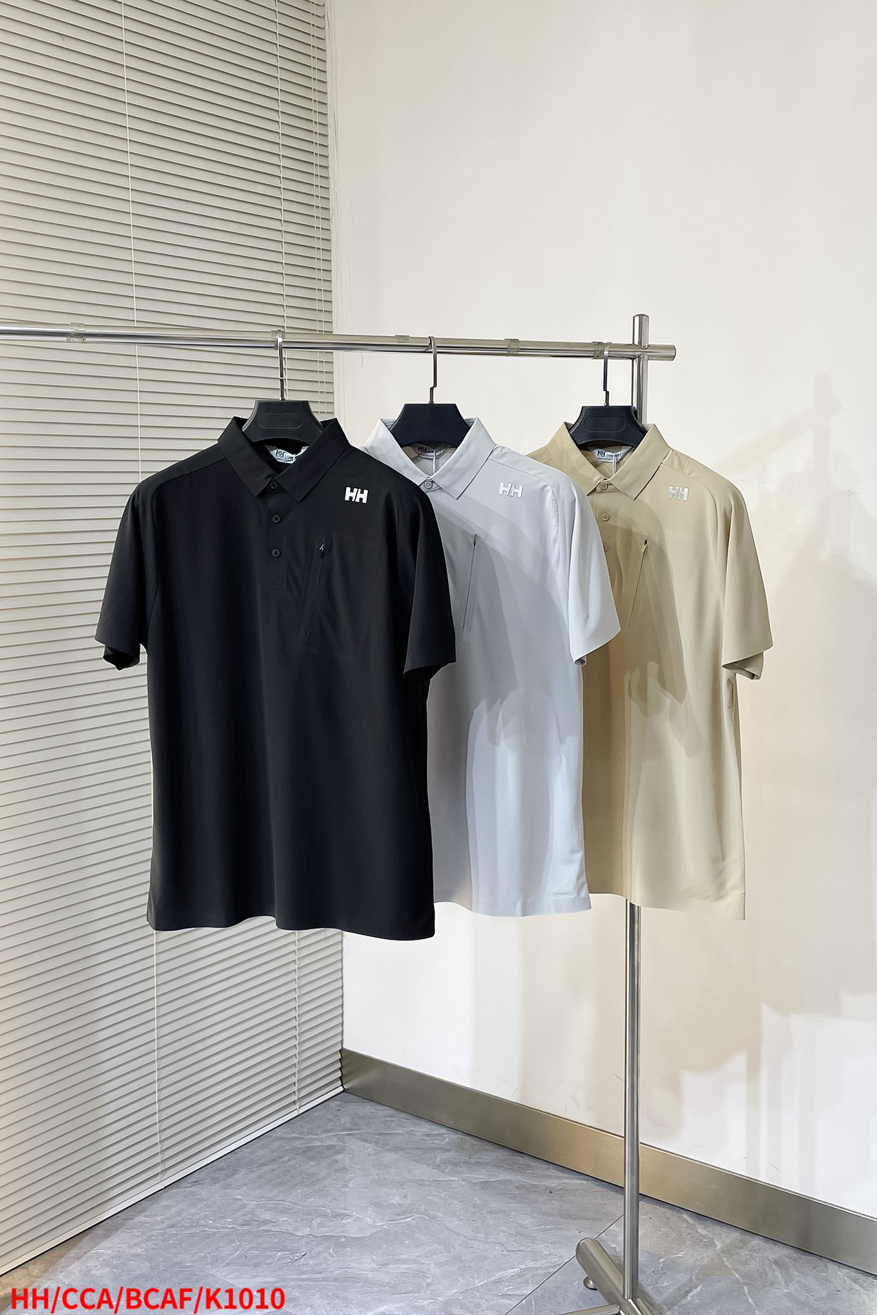 NO:131968,K1010 HHHelly Hansen HH 2025 summer ice silk traceless quick-drying shirt quick-drying POLO!  The style is vertical and vertical, 3D three-dimensional cut, and the whole body is spliced ​​in multiple places!  The technological fabrics are all well-made, and the fabrics are made of high-quality light-sensitive ice silk double-stretch fabric!  Refreshing 360 degree, no blind spots, integrated cutting, size M-3XL, complete three standards, the next day, alexander wang19860909K1010 HHHelly Hansen HH 2025夏季冰丝无痕速干衫速干POLO！版型垂直立挺,3d立体裁剪,全身多处拼接！科技面料版型做工都极好,面料采用优质光感冰丝双弹面料！冰爽清凉360度无死角一体切割裁剪,尺码M-3XL 三标齐全 隔天,,alexander wang,Men's clothing