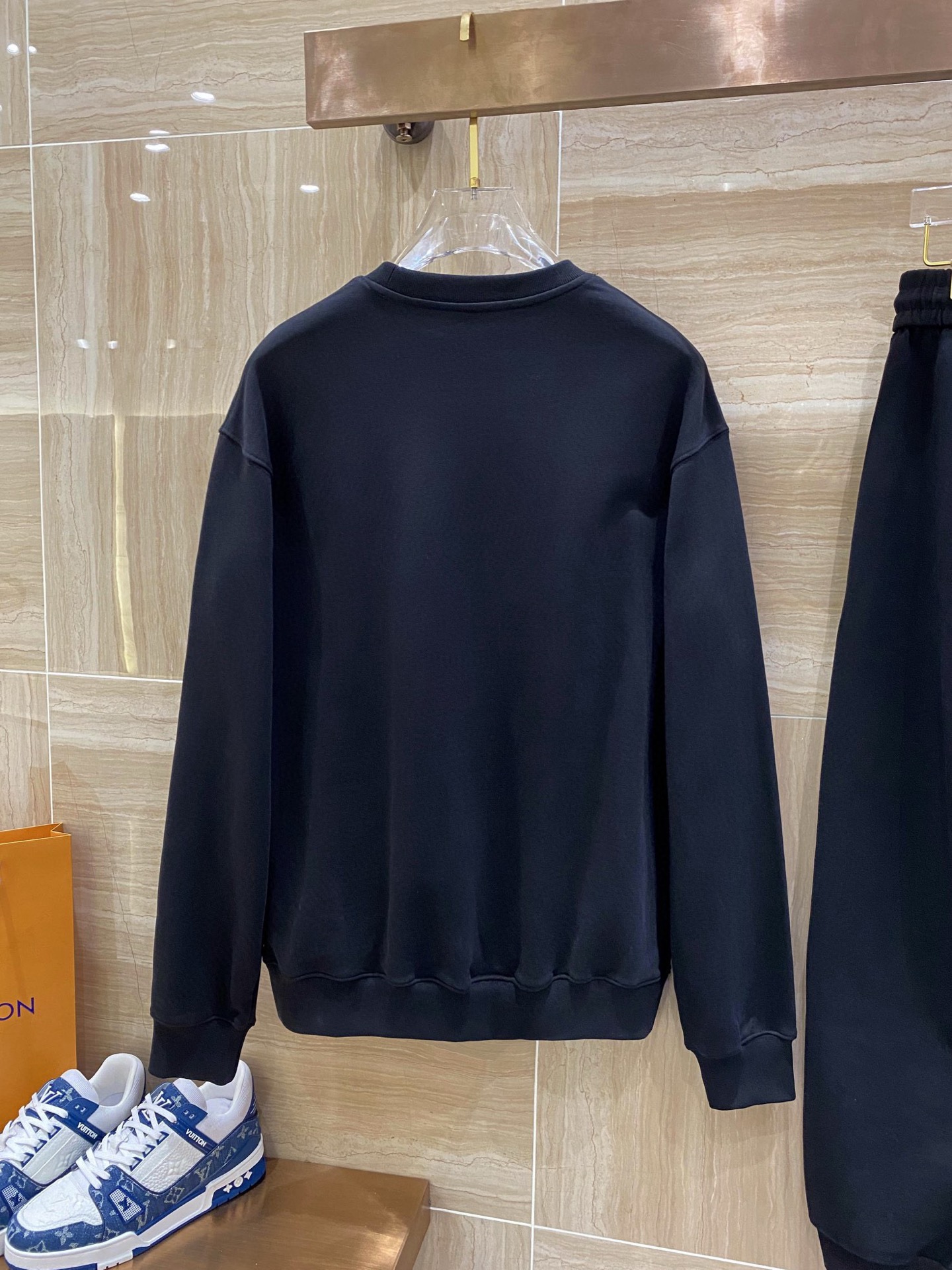 ￼ ￼ ￼ ￼ ￼ ￼ 香奈儿 官网 新款字母印花双层重工字母图案不管是T桖还是卫衣都是每年的爆款单品 