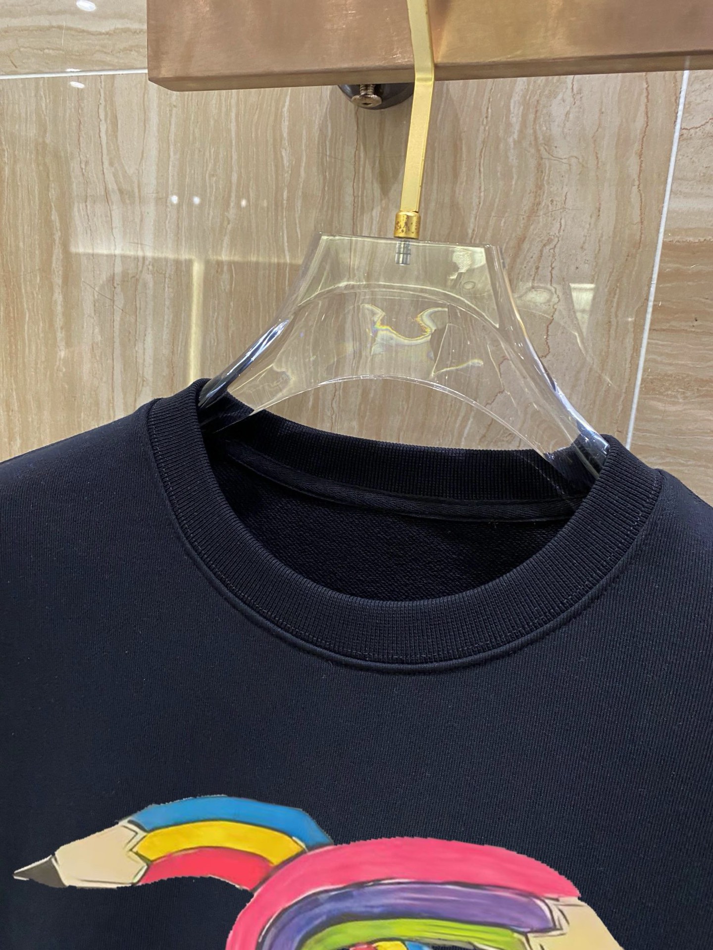 ￼ ￼ ￼ ￼ ￼ ￼ 香奈儿 官网 新款字母印花双层重工字母图案不管是T桖还是卫衣都是每年的爆款单品 