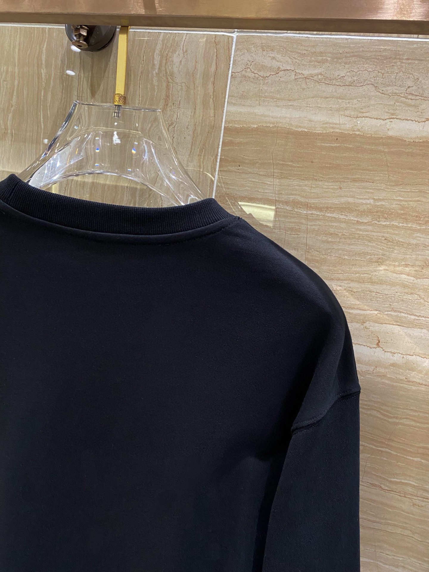 ￼ ￼ ￼ ￼ ￼ ￼ 香奈儿 官网 新款字母印花双层重工字母图案不管是T桖还是卫衣都是每年的爆款单品 