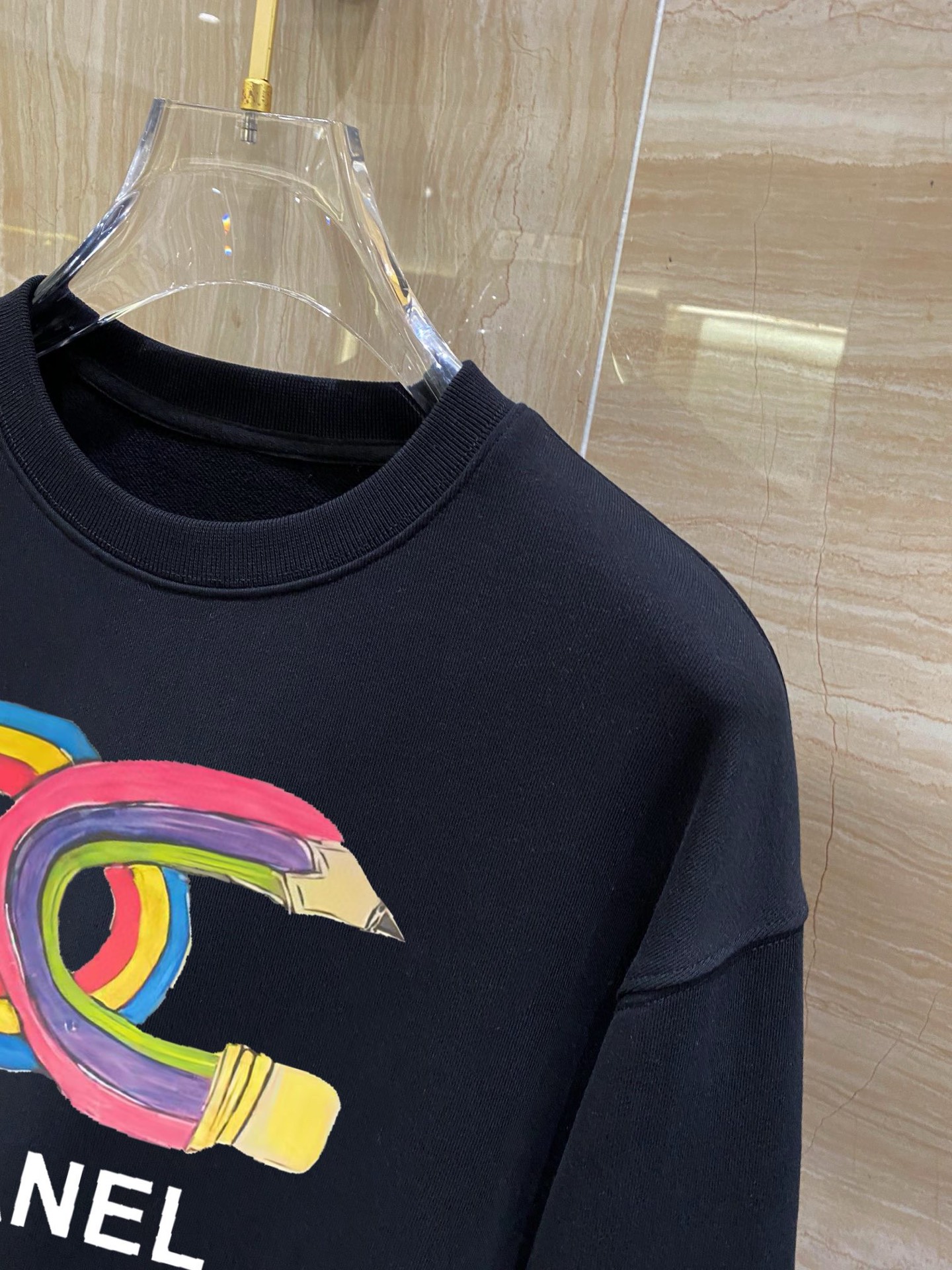 ￼ ￼ ￼ ￼ ￼ ￼ 香奈儿 官网 新款字母印花双层重工字母图案不管是T桖还是卫衣都是每年的爆款单品 