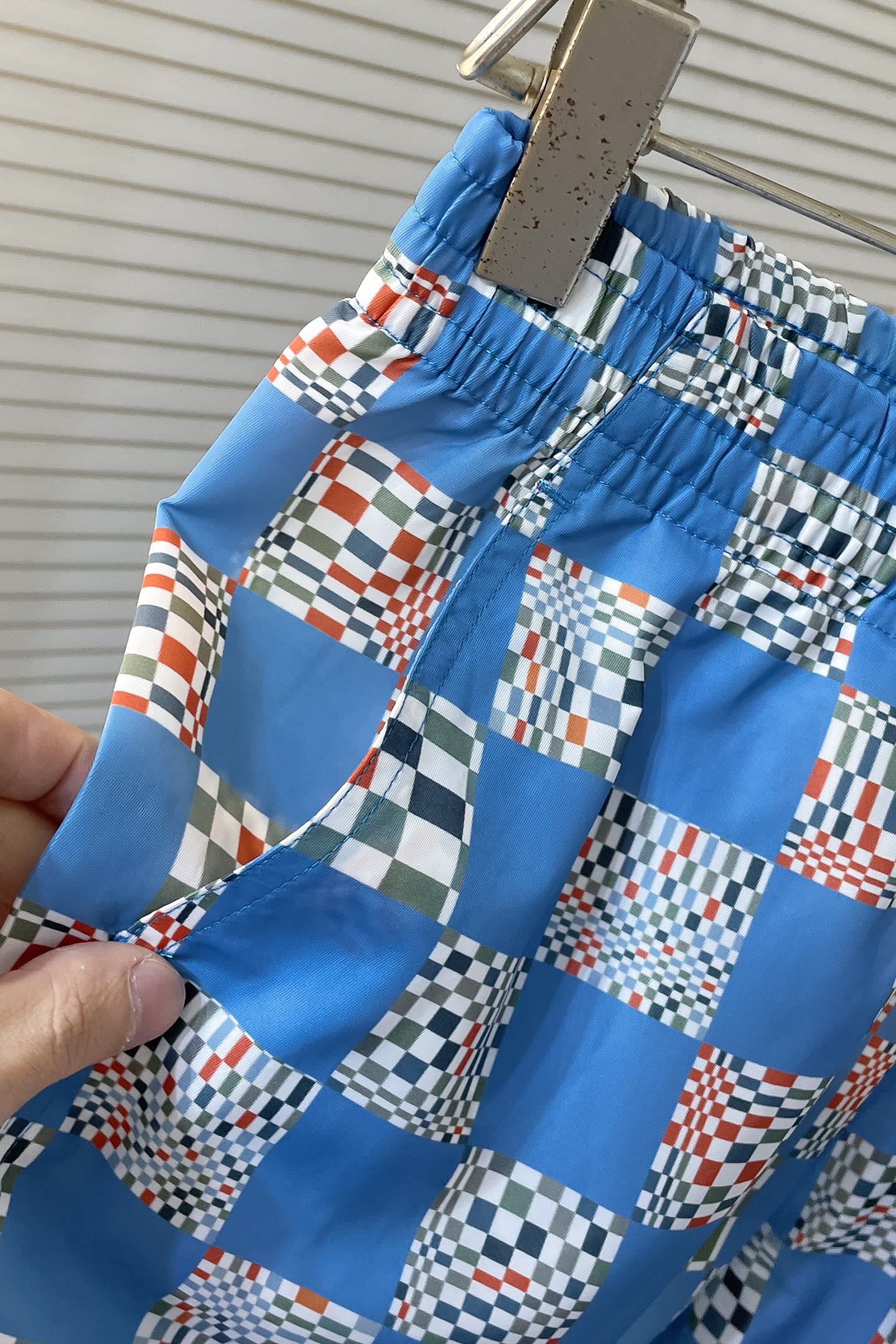 “LV 2025SS Beach Shorts: Damier Stripes, Fast-Drying Technology, Marquel Logo, Classic Design” - 图片 6