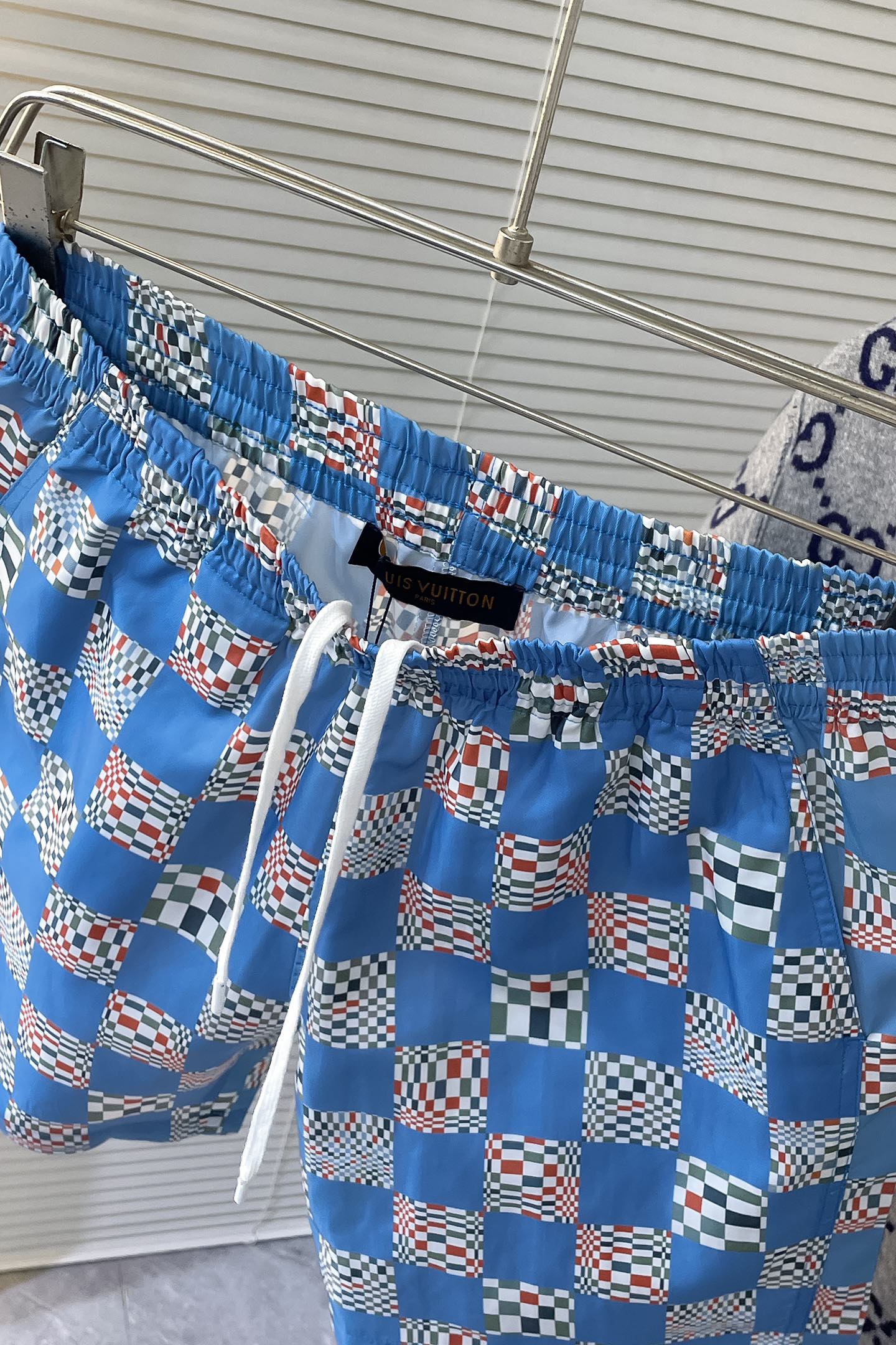 “LV 2025SS Beach Shorts: Damier Stripes, Fast-Drying Technology, Marquel Logo, Classic Design” - 图片 4