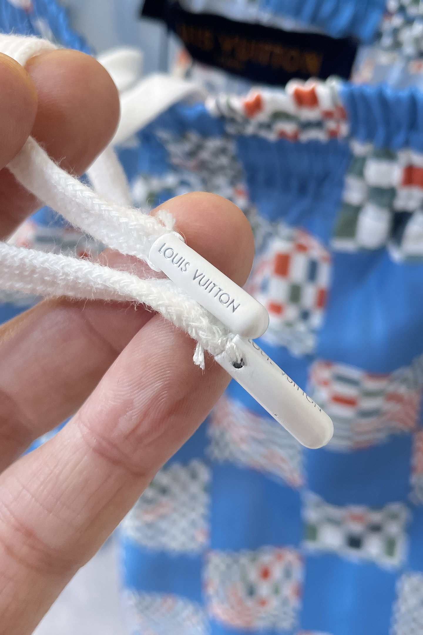 “LV 2025SS Beach Shorts: Damier Stripes, Fast-Drying Technology, Marquel Logo, Classic Design” - 图片 5