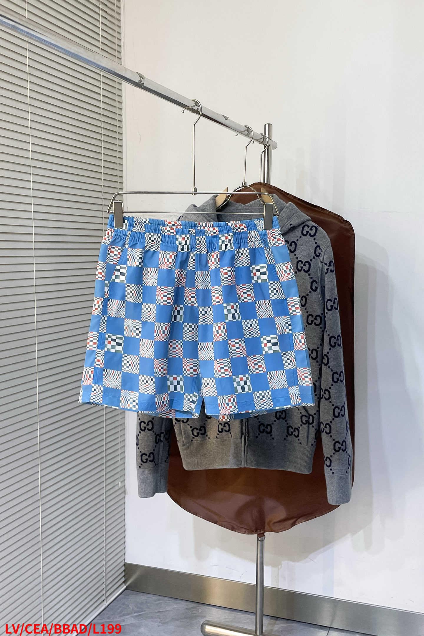 “LV 2025SS Beach Shorts: Damier Stripes, Fast-Drying Technology, Marquel Logo, Classic Design” - 图片 1