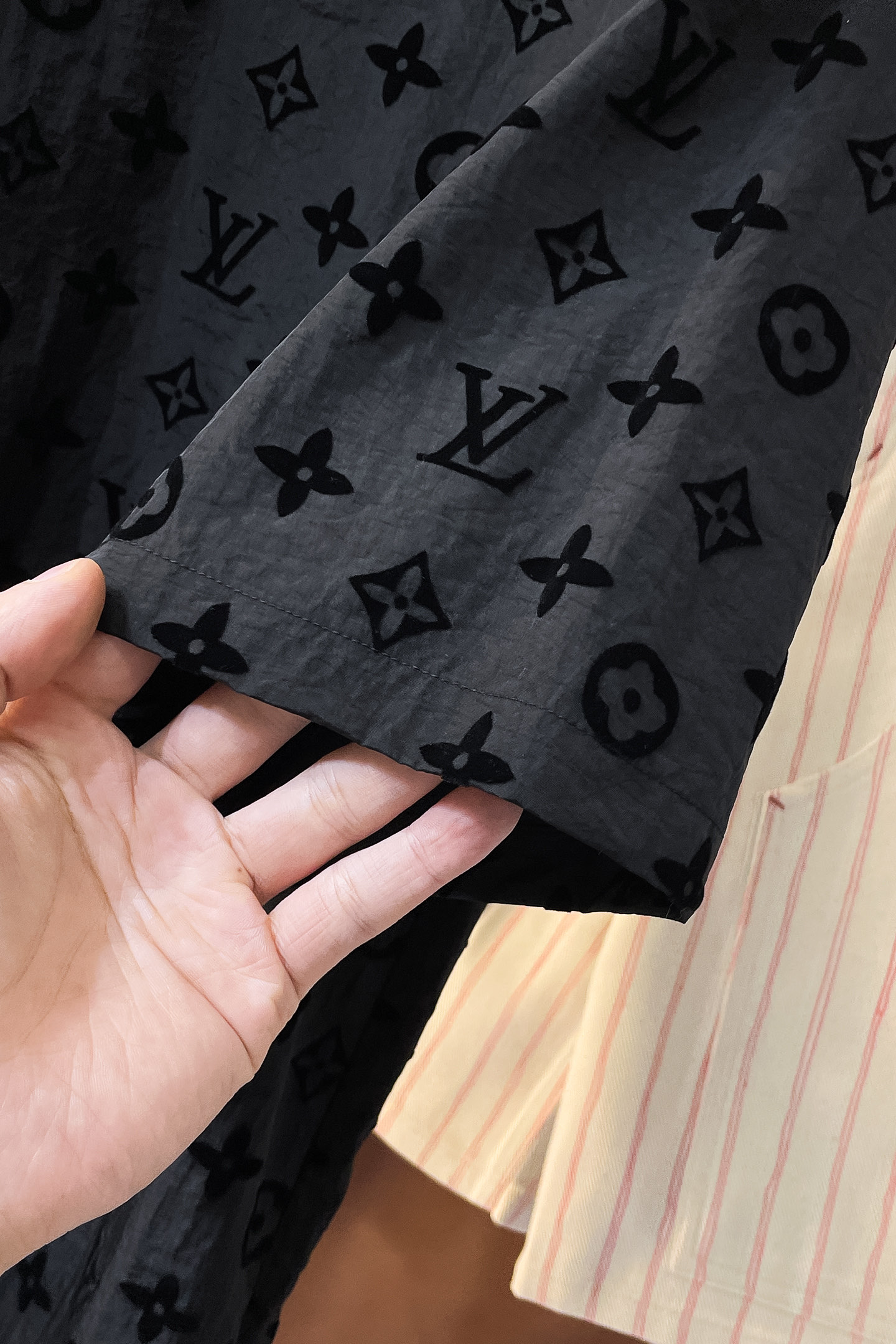 Louis Vuitton Silk Shorts with Monogram and Knitting Belt, Various Sizes and Colors - 图片 8