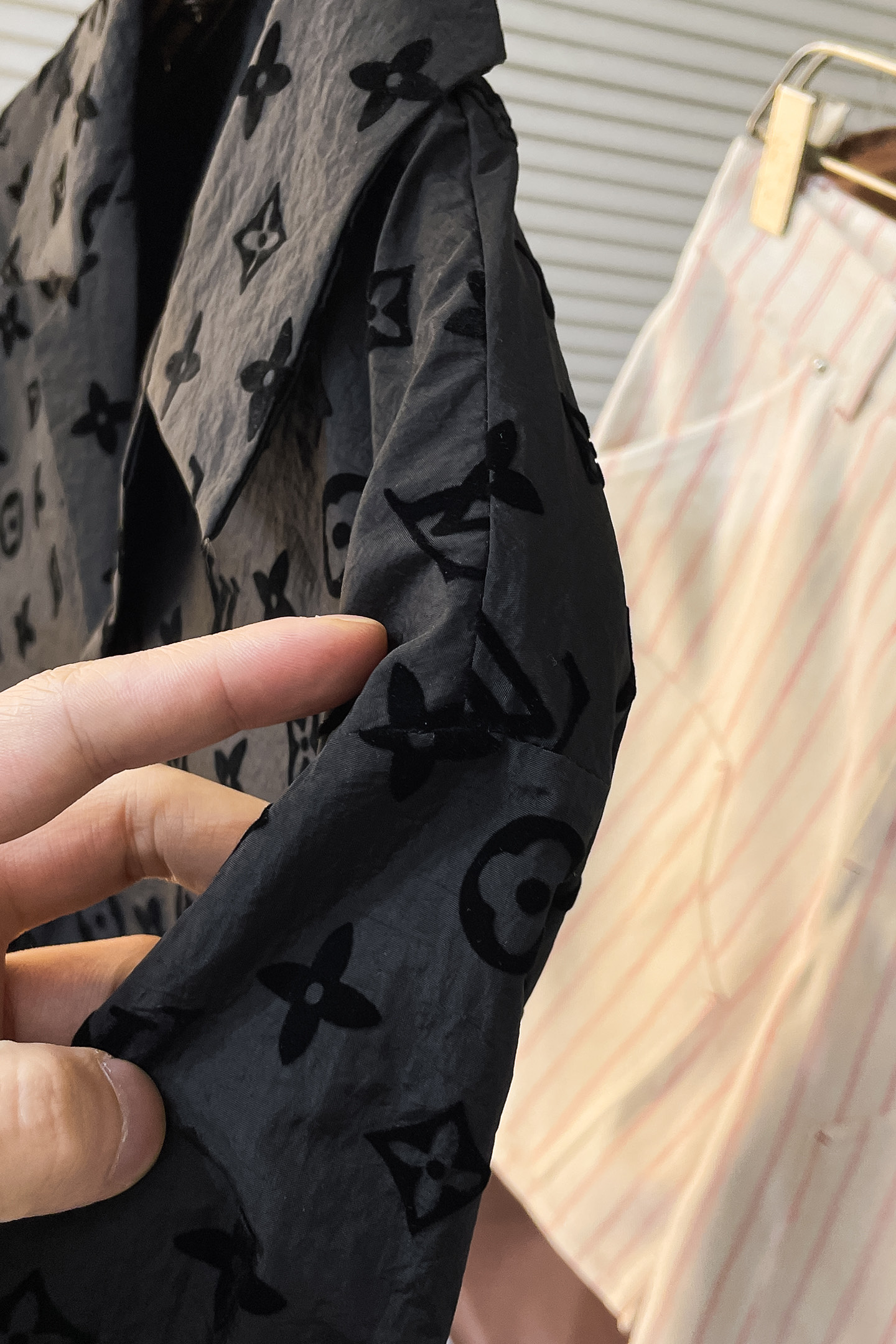 Louis Vuitton Silk Shorts with Monogram and Knitting Belt, Various Sizes and Colors - 图片 7