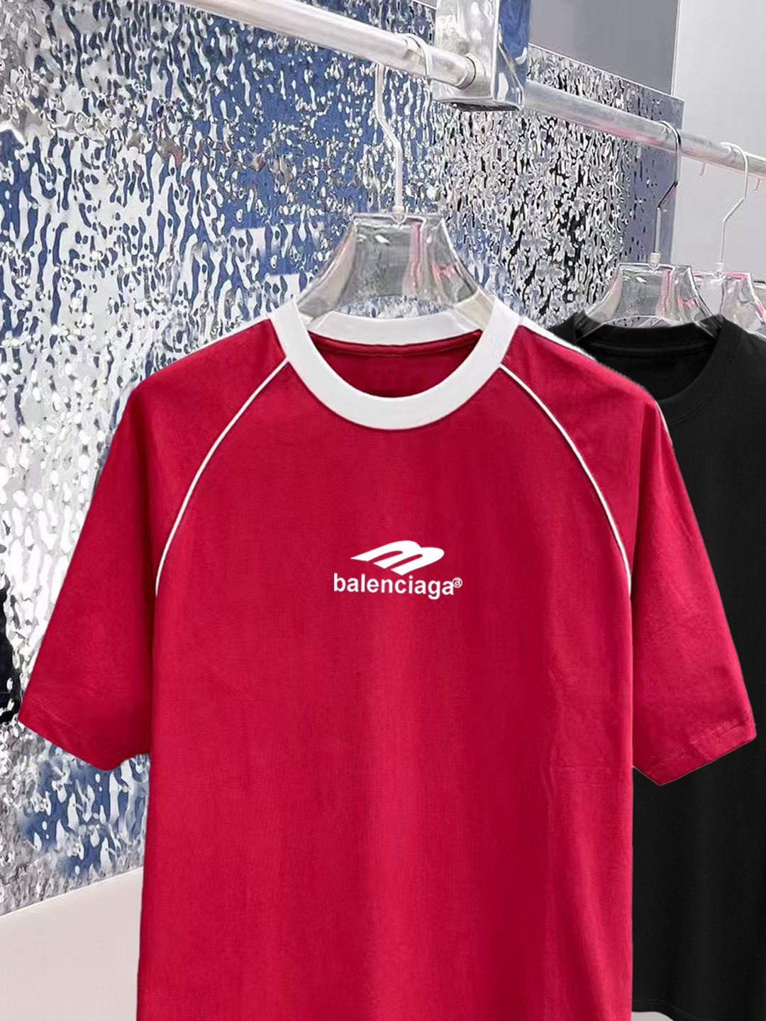 ￼ ￼ ￼ ￼ ￼ 巴黎世家 线条新款肩部设计 字母印花双层重工短袖T桖 字母图案不管是T桖还是卫衣都是