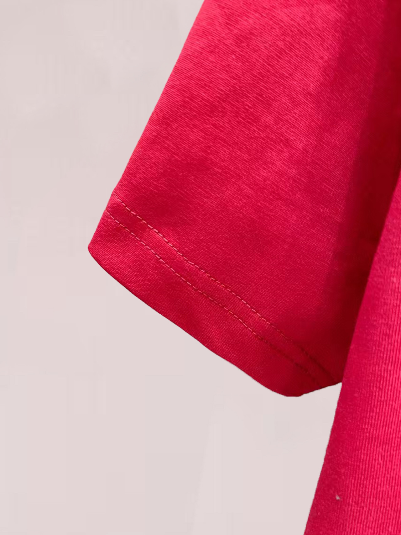 ￼ ￼ ￼ ￼ ￼ 巴黎世家 线条新款肩部设计 字母印花双层重工短袖T桖 字母图案不管是T桖还是卫衣都是