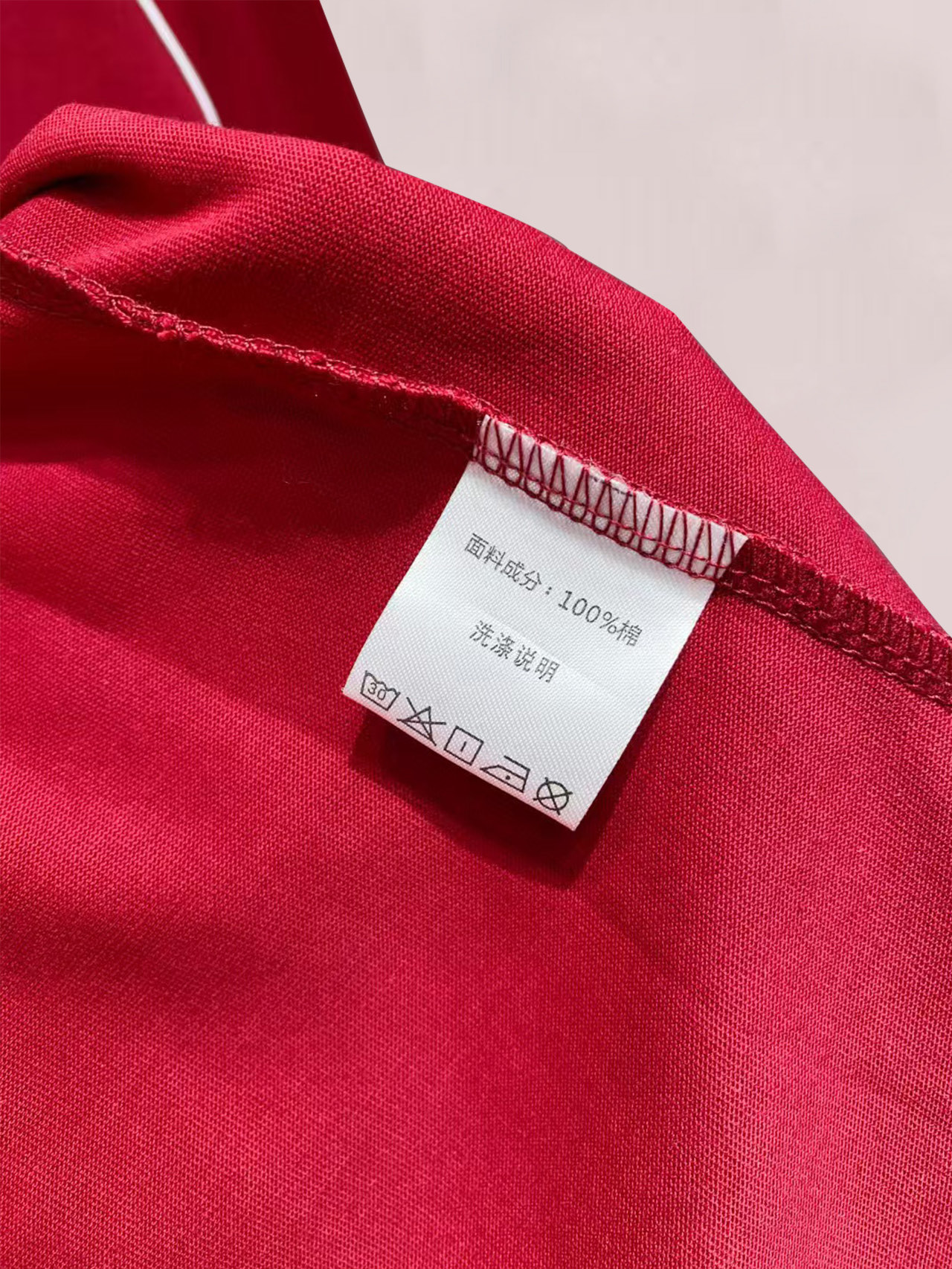 ￼ ￼ ￼ ￼ ￼ 巴黎世家 线条新款肩部设计 字母印花双层重工短袖T桖 字母图案不管是T桖还是卫衣都是